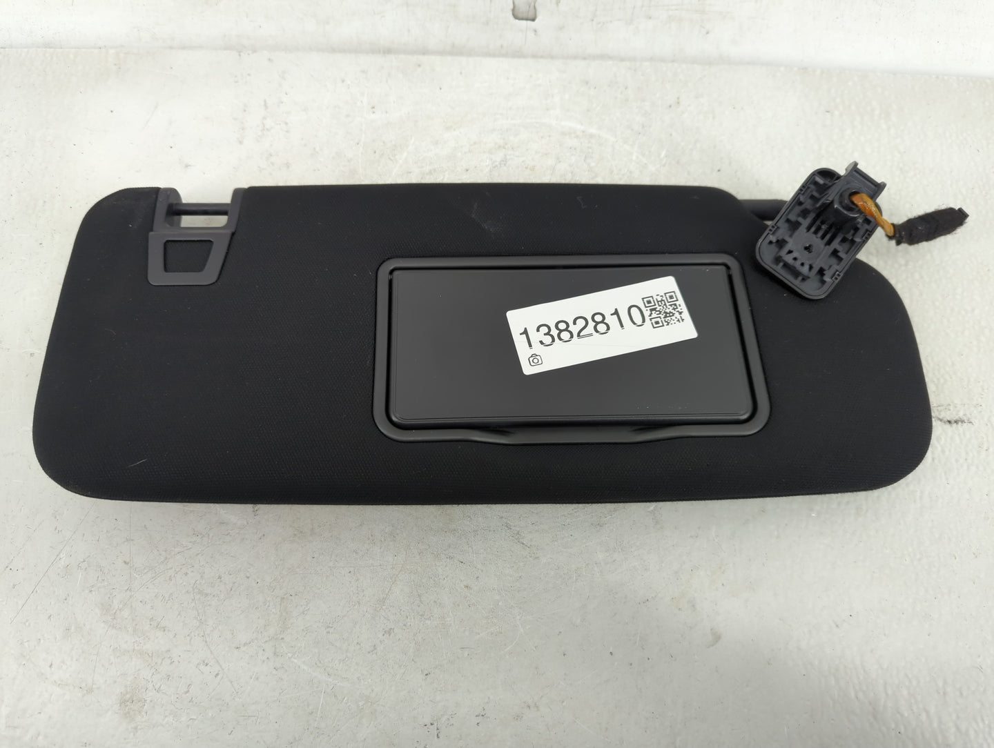 2020 Ford Explorer Sun Visor Shade Replacement Passenger Right Mirror Fits OEM Used Auto Parts - Oemusedautoparts1.com