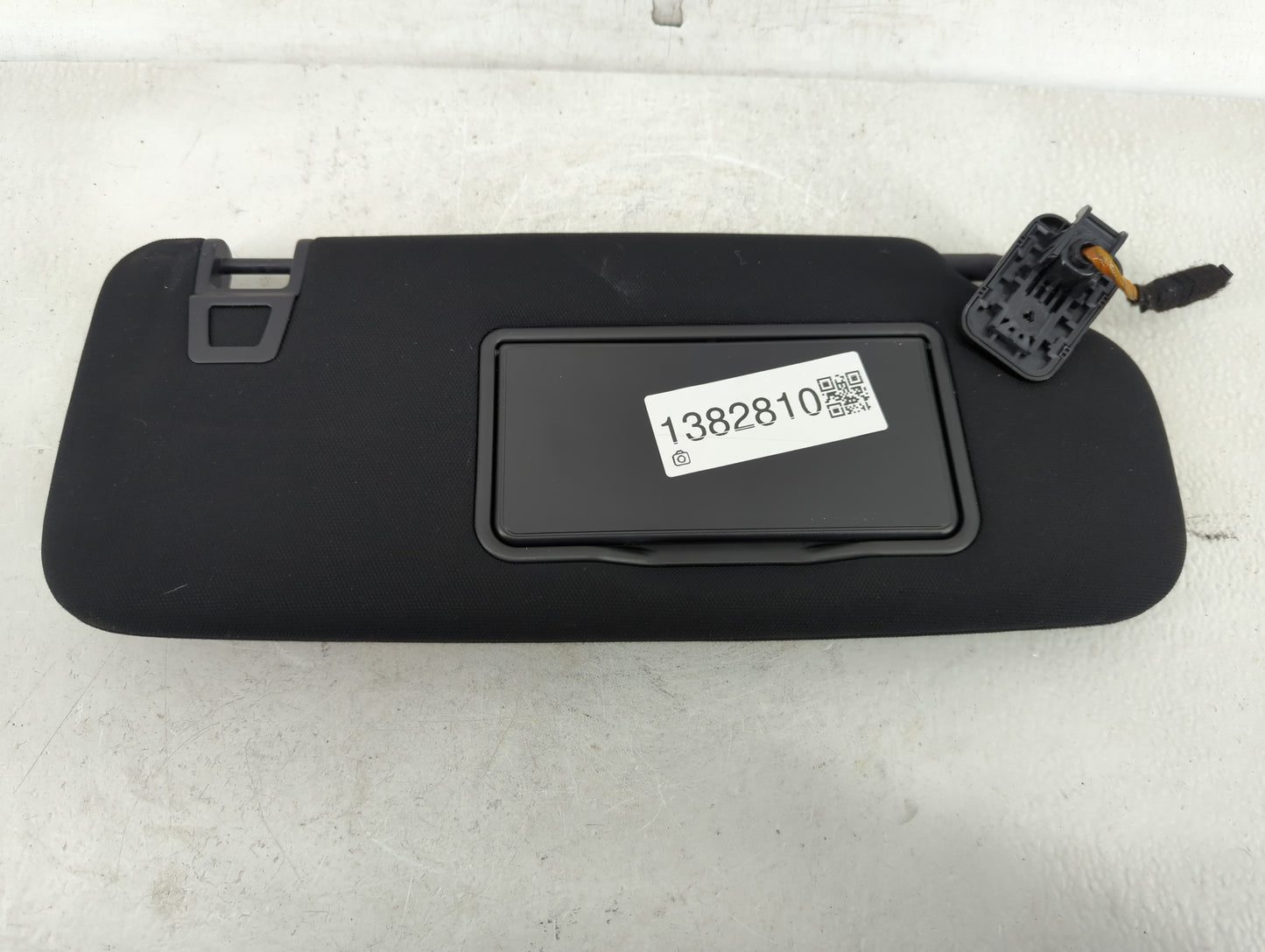 2020 Ford Explorer Sun Visor Shade Replacement Passenger Right Mirror Fits OEM Used Auto Parts - Oemusedautoparts1.com