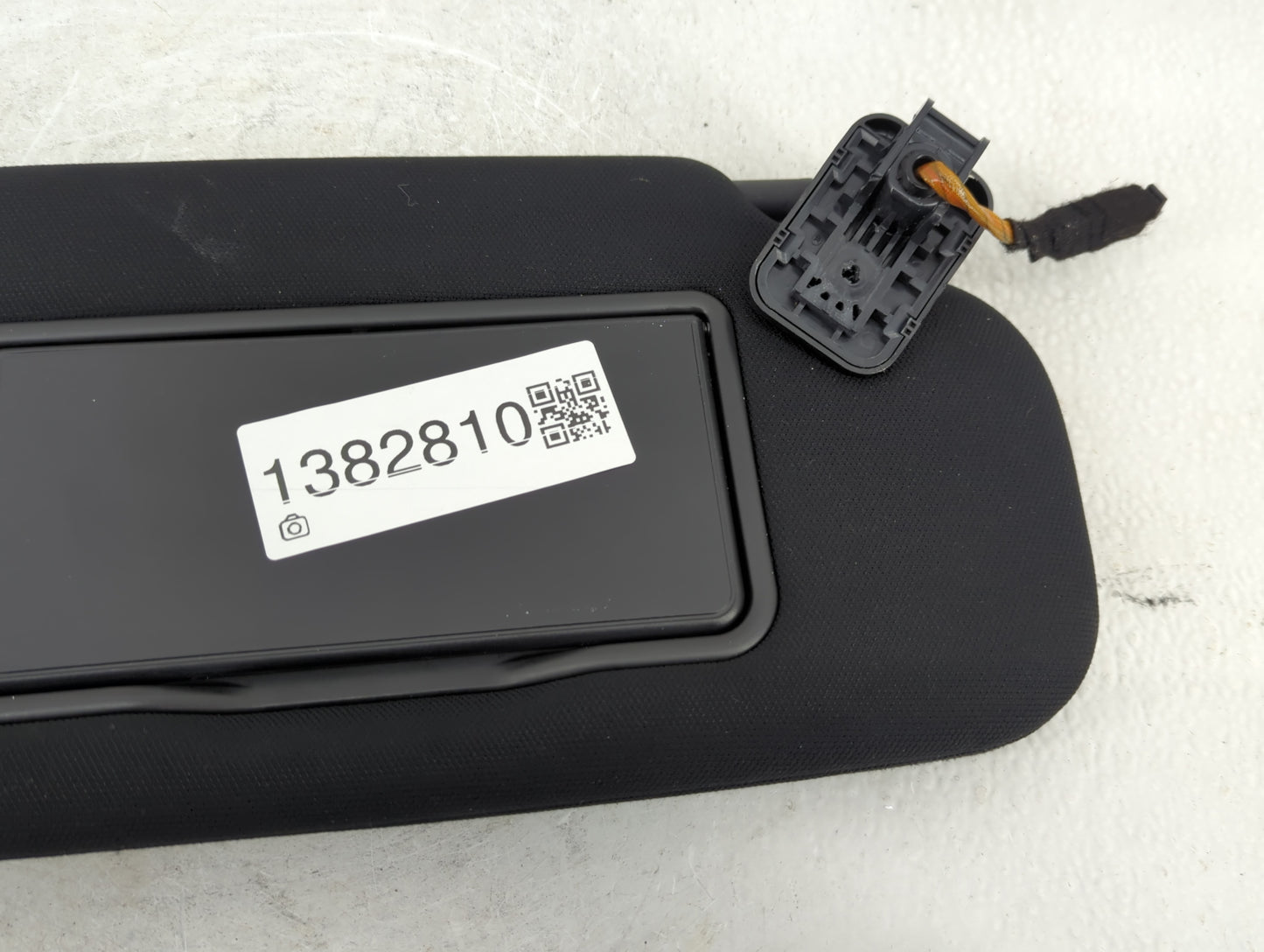 2020 Ford Explorer Sun Visor Shade Replacement Passenger Right Mirror Fits OEM Used Auto Parts - Oemusedautoparts1.com
