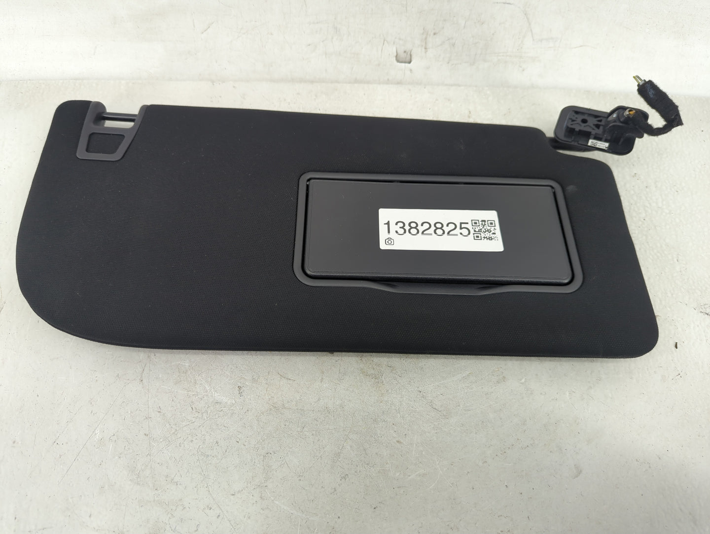 2020 Ford Explorer Sun Visor Shade Replacement Passenger Right Mirror Fits OEM Used Auto Parts - Oemusedautoparts1.com