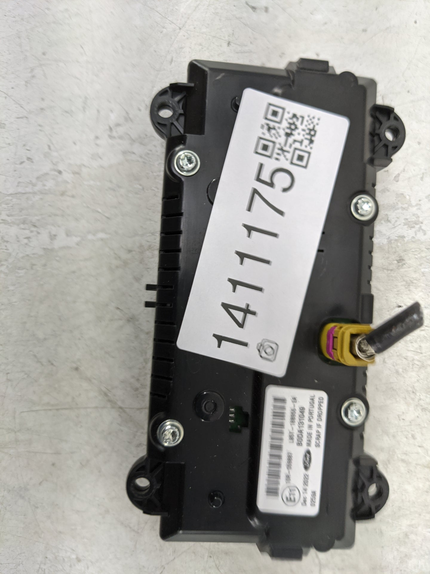 2020 Ford Explorer Information Display Screen - Oemusedautoparts1.com