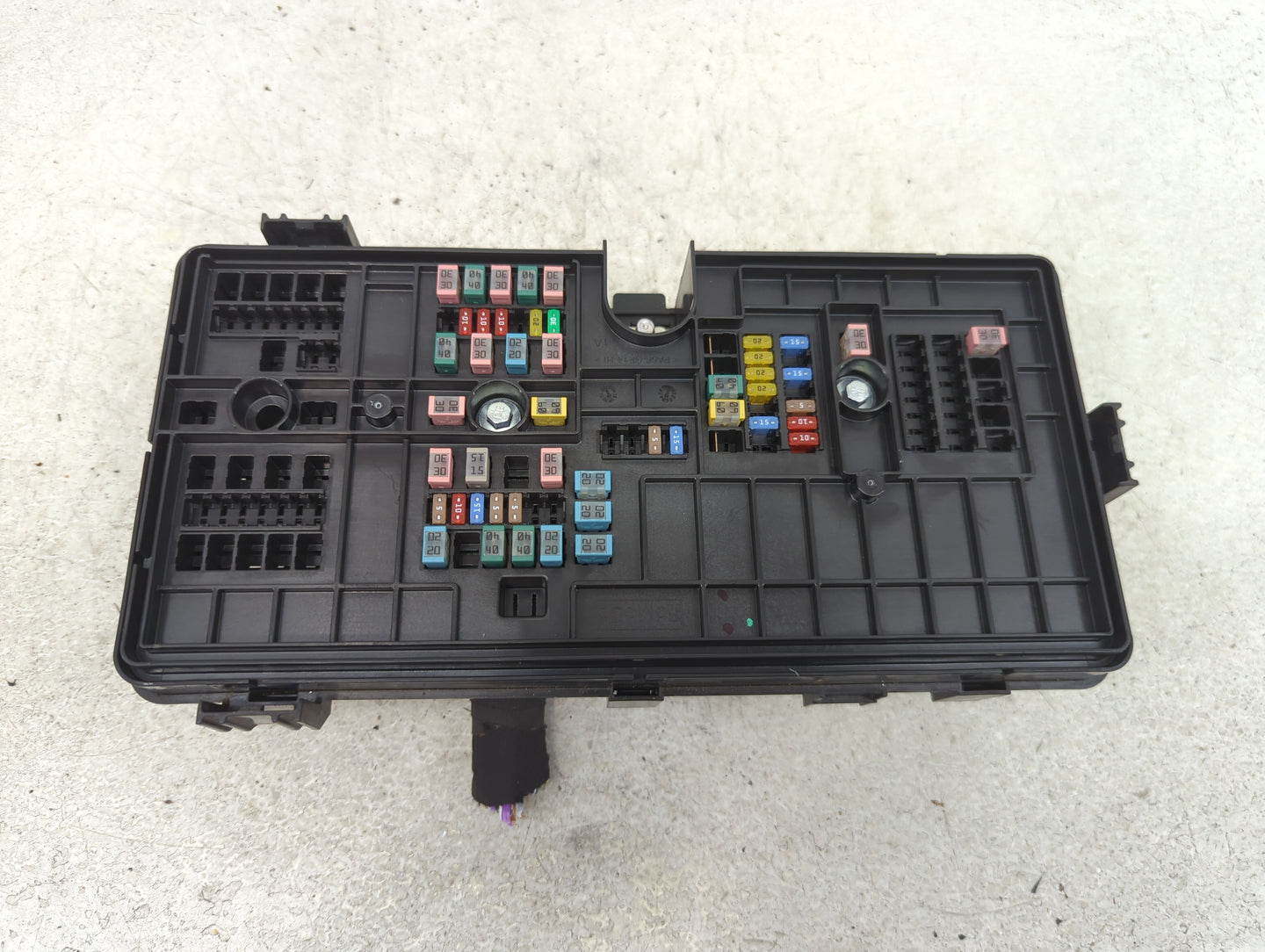 2020 Ford Explorer Fusebox Fuse Box Panel Relay Module Fits OEM Used Auto Parts - Oemusedautoparts1.com