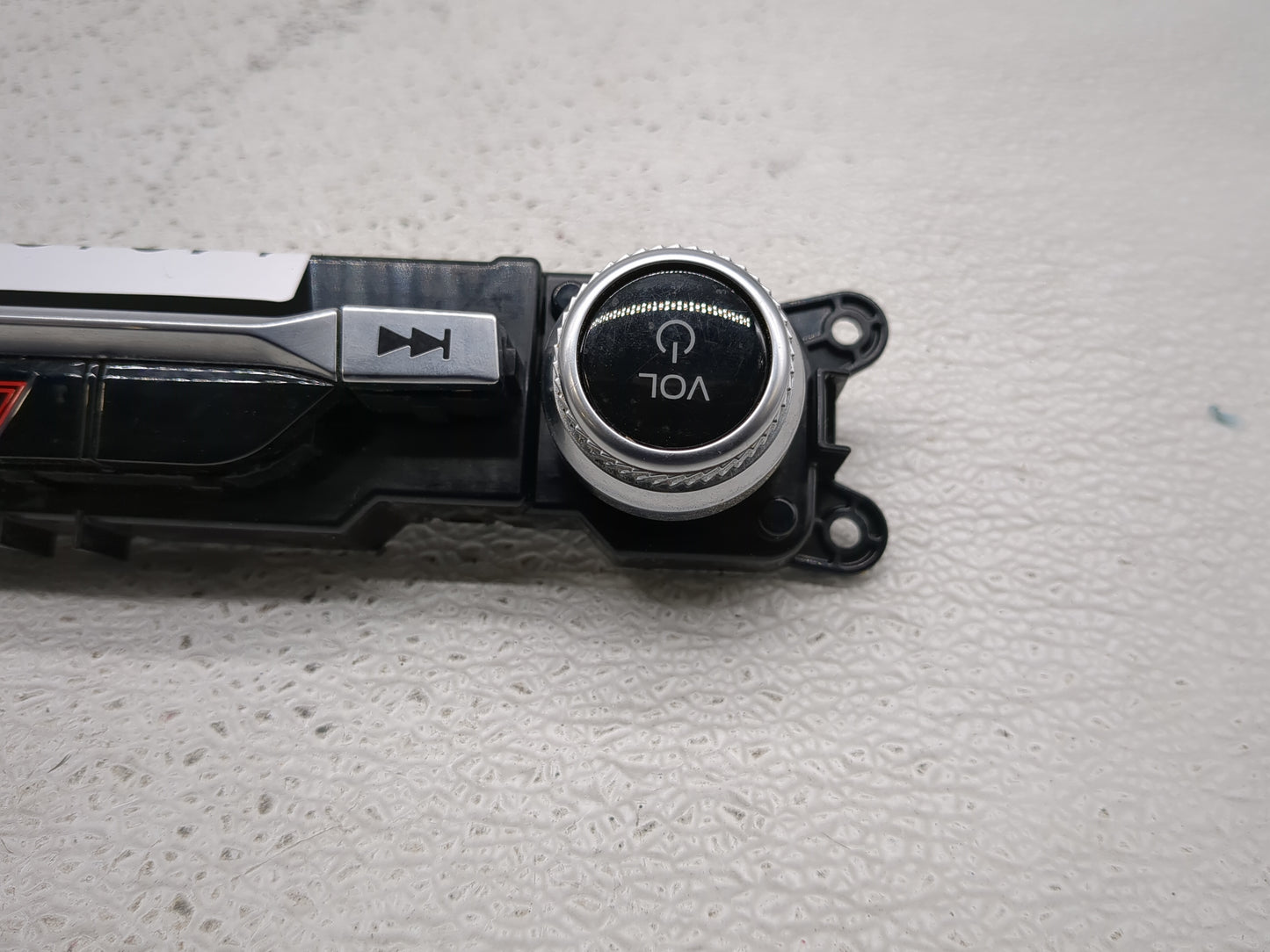 2020-2020 Ford Explorer Radio Control Panel - Oemusedautoparts1.com