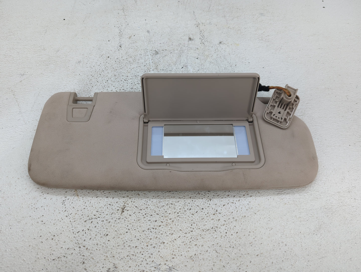 2020 Ford Explorer Sun Visor Shade Replacement Passenger Right Mirror Fits OEM Used Auto Parts - Oemusedautoparts1.com