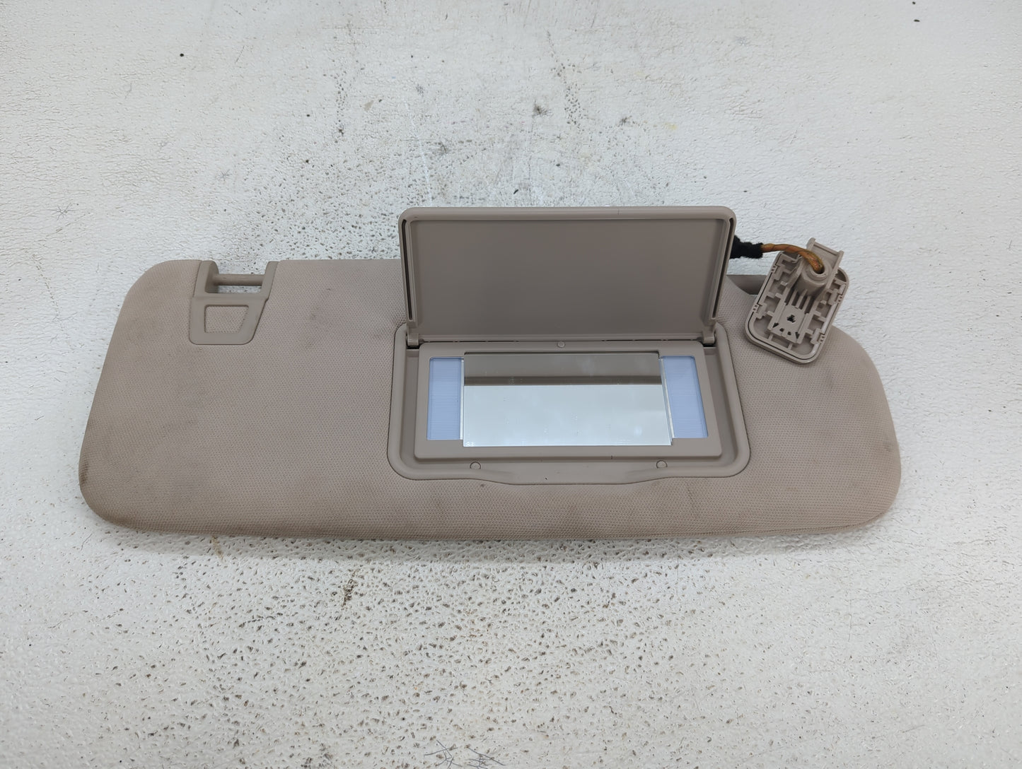 2020 Ford Explorer Sun Visor Shade Replacement Passenger Right Mirror Fits OEM Used Auto Parts - Oemusedautoparts1.com