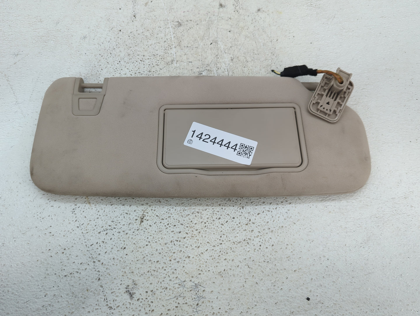 2020 Ford Explorer Sun Visor Shade Replacement Passenger Right Mirror Fits OEM Used Auto Parts - Oemusedautoparts1.com