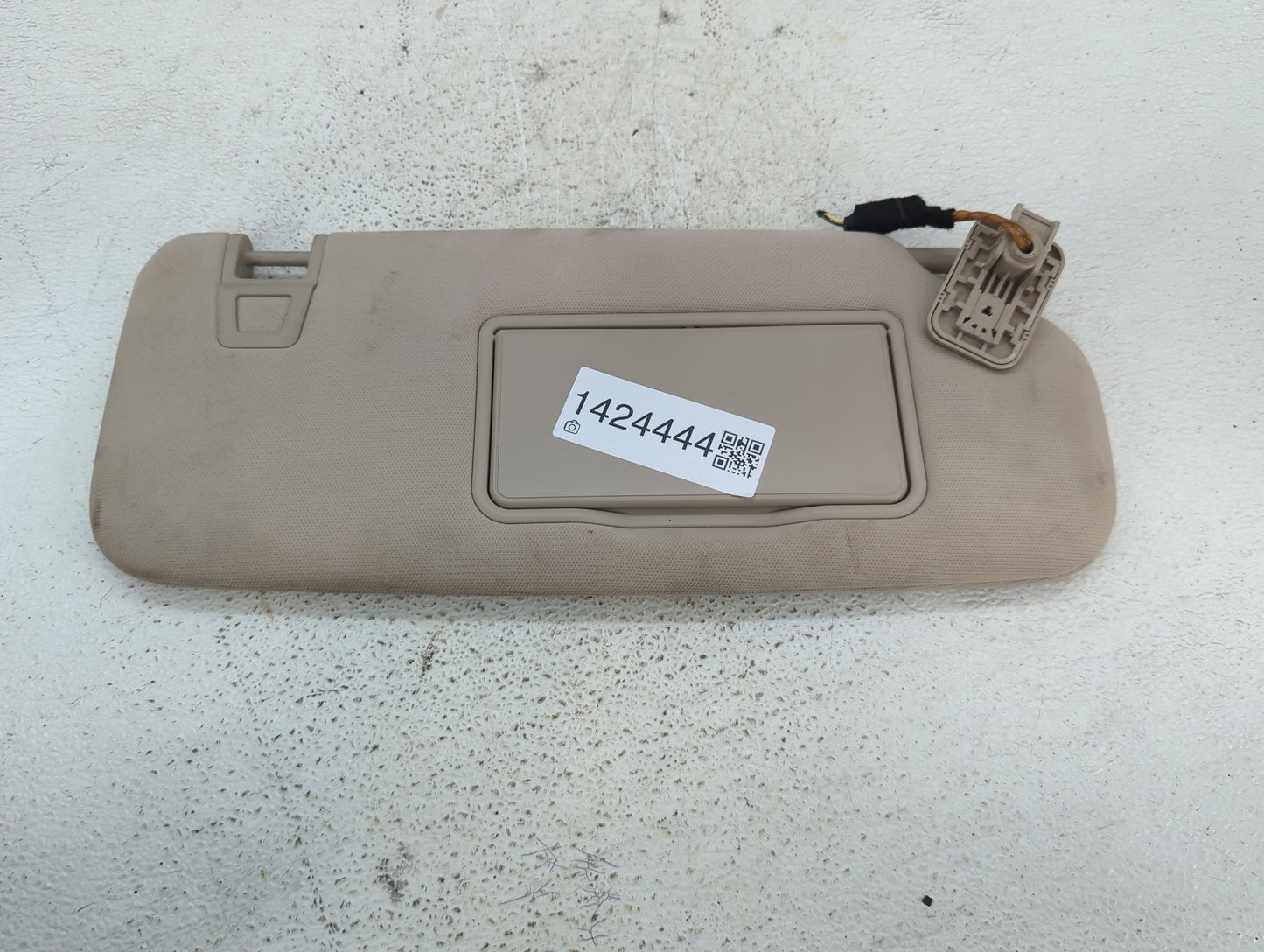 2020 Ford Explorer Sun Visor Shade Replacement Passenger Right Mirror Fits OEM Used Auto Parts - Oemusedautoparts1.com