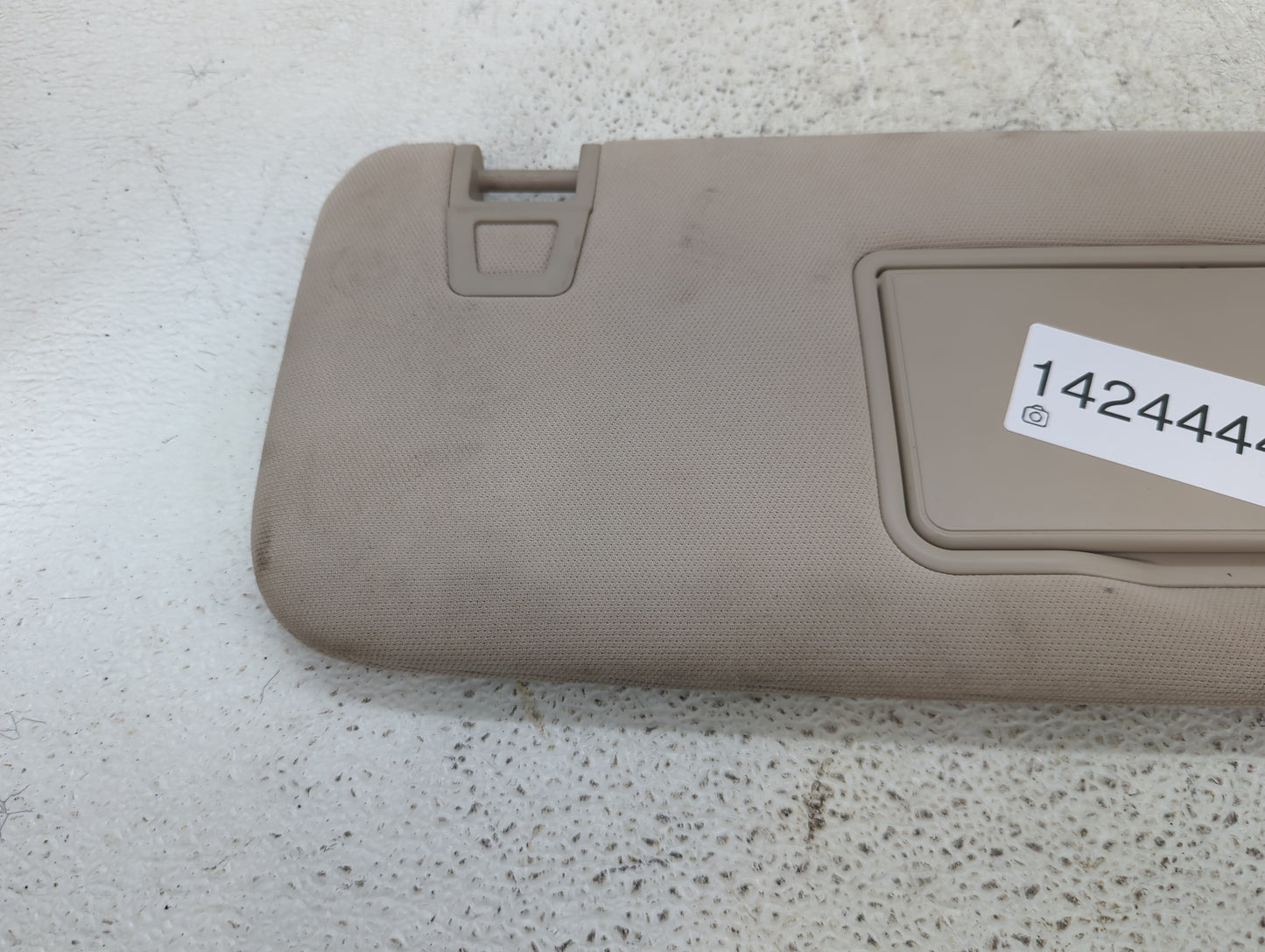 2020 Ford Explorer Sun Visor Shade Replacement Passenger Right Mirror Fits OEM Used Auto Parts - Oemusedautoparts1.com