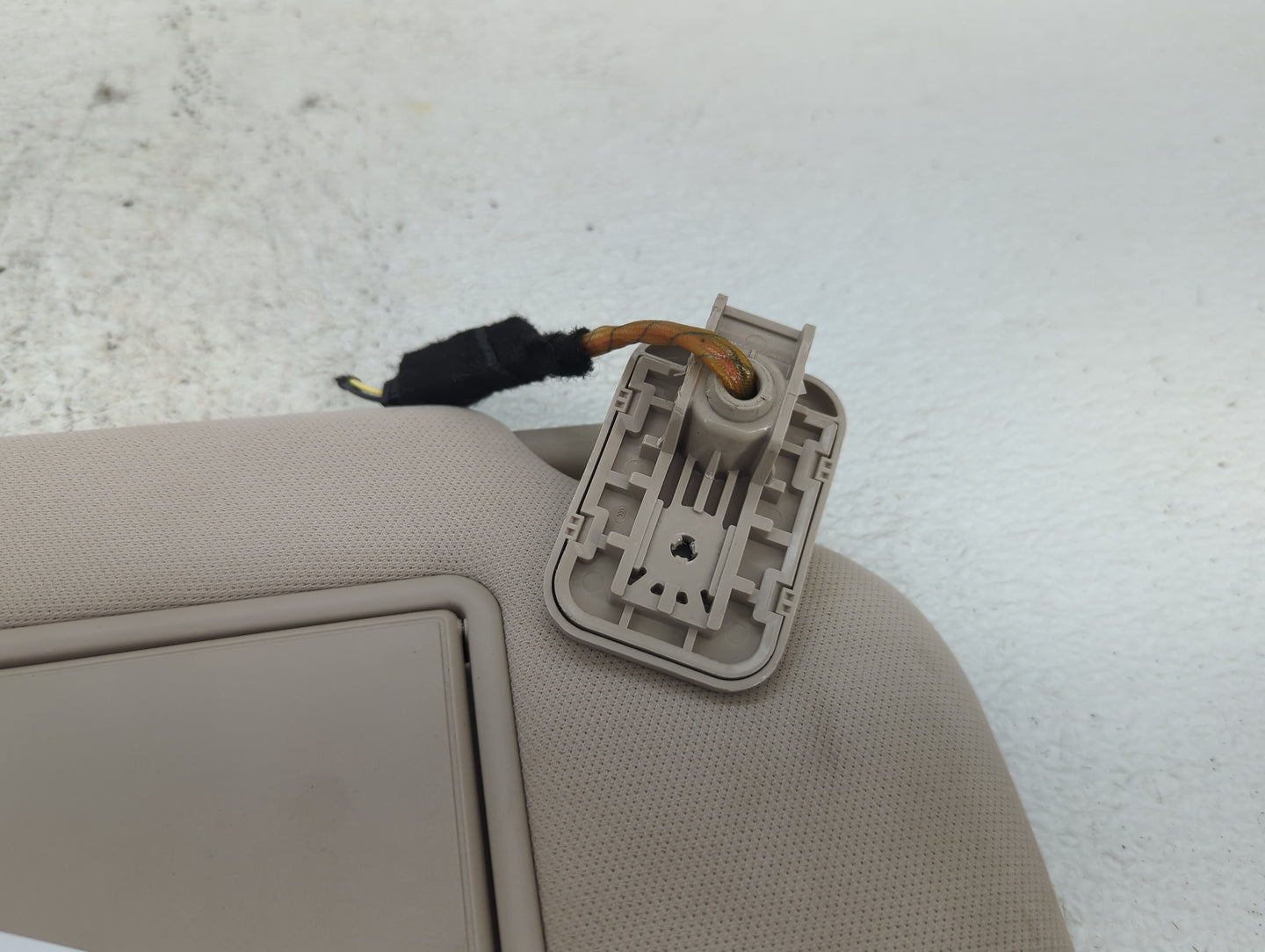 2020 Ford Explorer Sun Visor Shade Replacement Passenger Right Mirror Fits OEM Used Auto Parts - Oemusedautoparts1.com