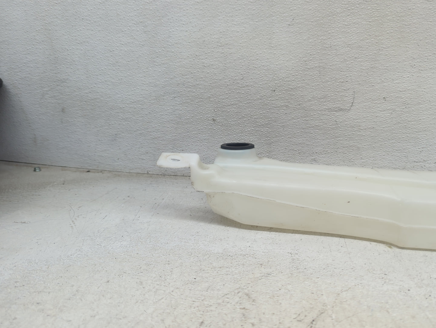 2020-2020 Ford Explorer Windshield Washer Fluid Reservoir Bottle Oem 1473745 - Oemusedautoparts1.com