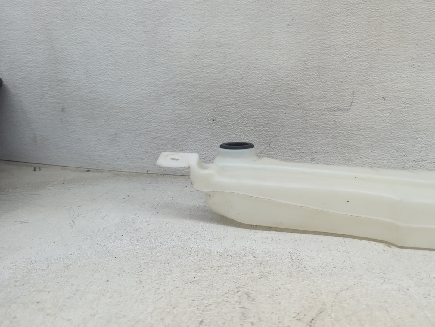 2020-2020 Ford Explorer Windshield Washer Fluid Reservoir Bottle Oem 1473745 - Oemusedautoparts1.com