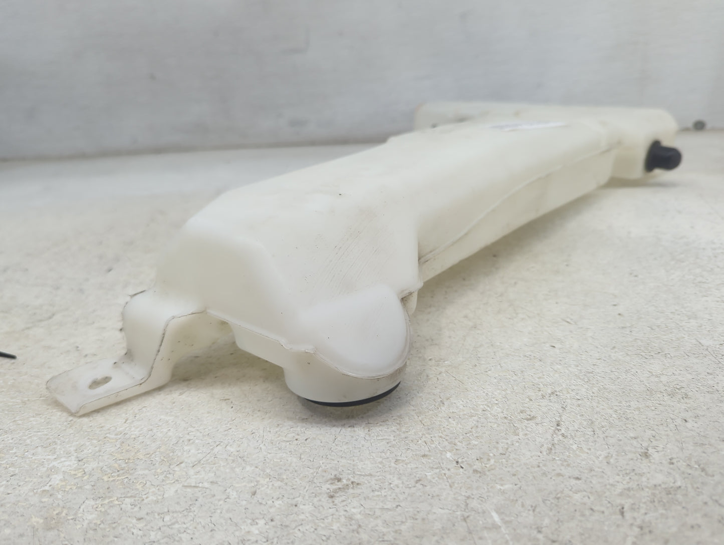 2020-2020 Ford Explorer Windshield Washer Fluid Reservoir Bottle Oem 1473745 - Oemusedautoparts1.com