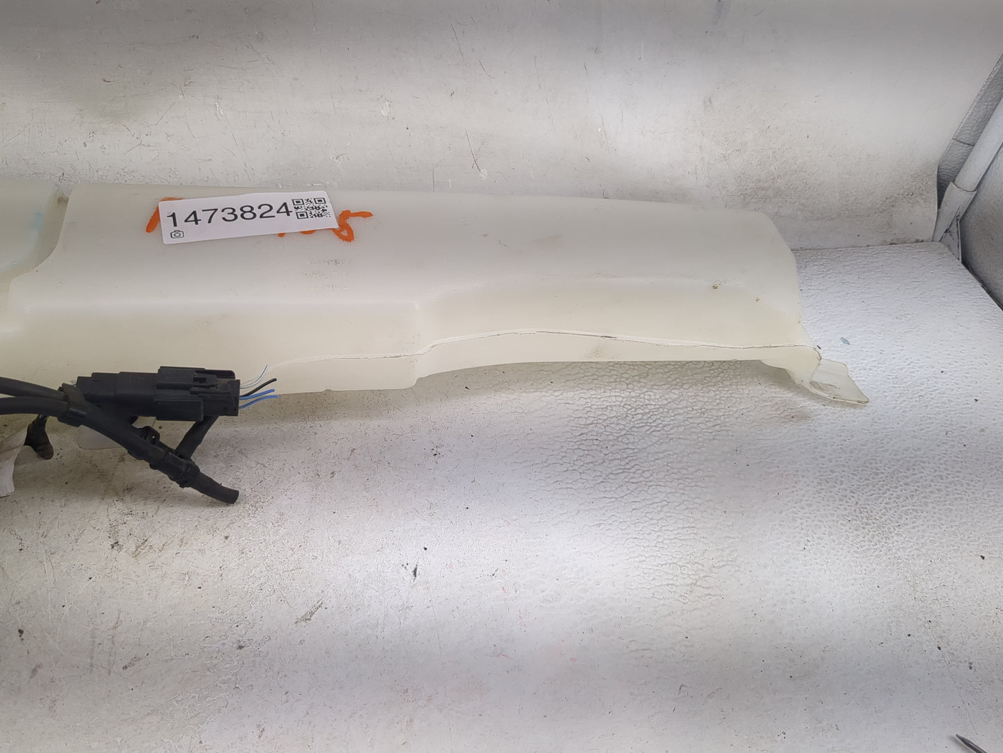 2020-2020 Ford Explorer Windshield Washer Fluid Reservoir Bottle Oem - Oemusedautoparts1.com