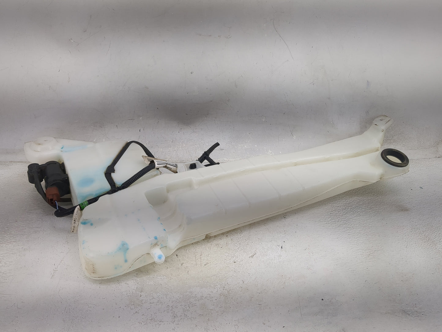 2020-2020 Ford Explorer Windshield Washer Fluid Reservoir Bottle Oem - Oemusedautoparts1.com