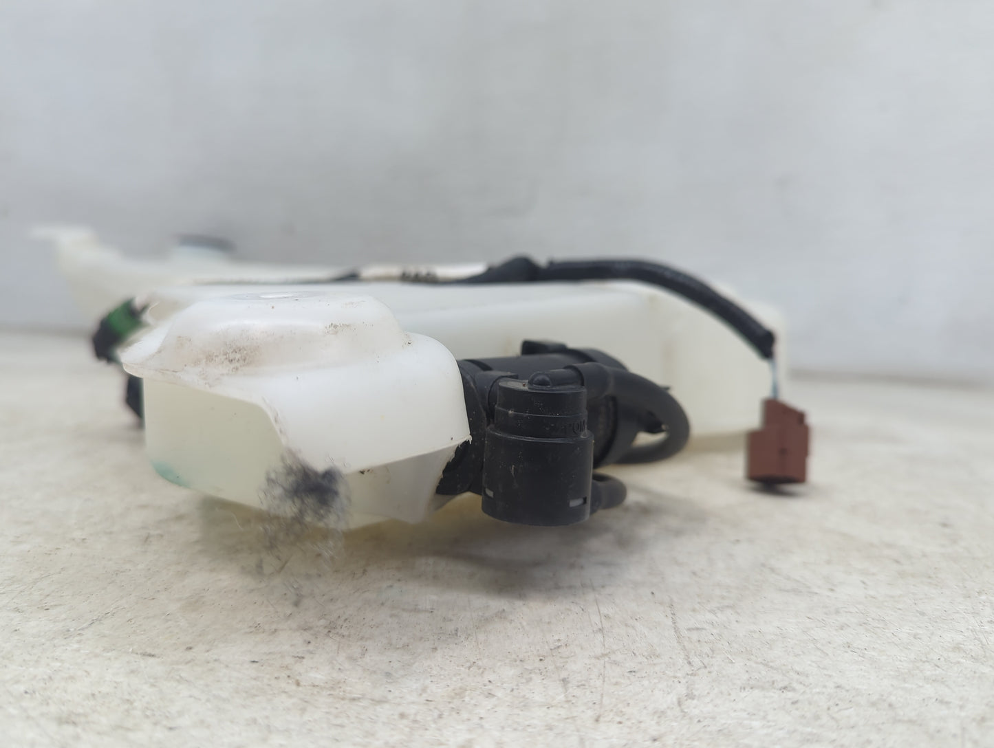 2020-2020 Ford Explorer Windshield Washer Fluid Reservoir Bottle Oem 1473853 - Oemusedautoparts1.com