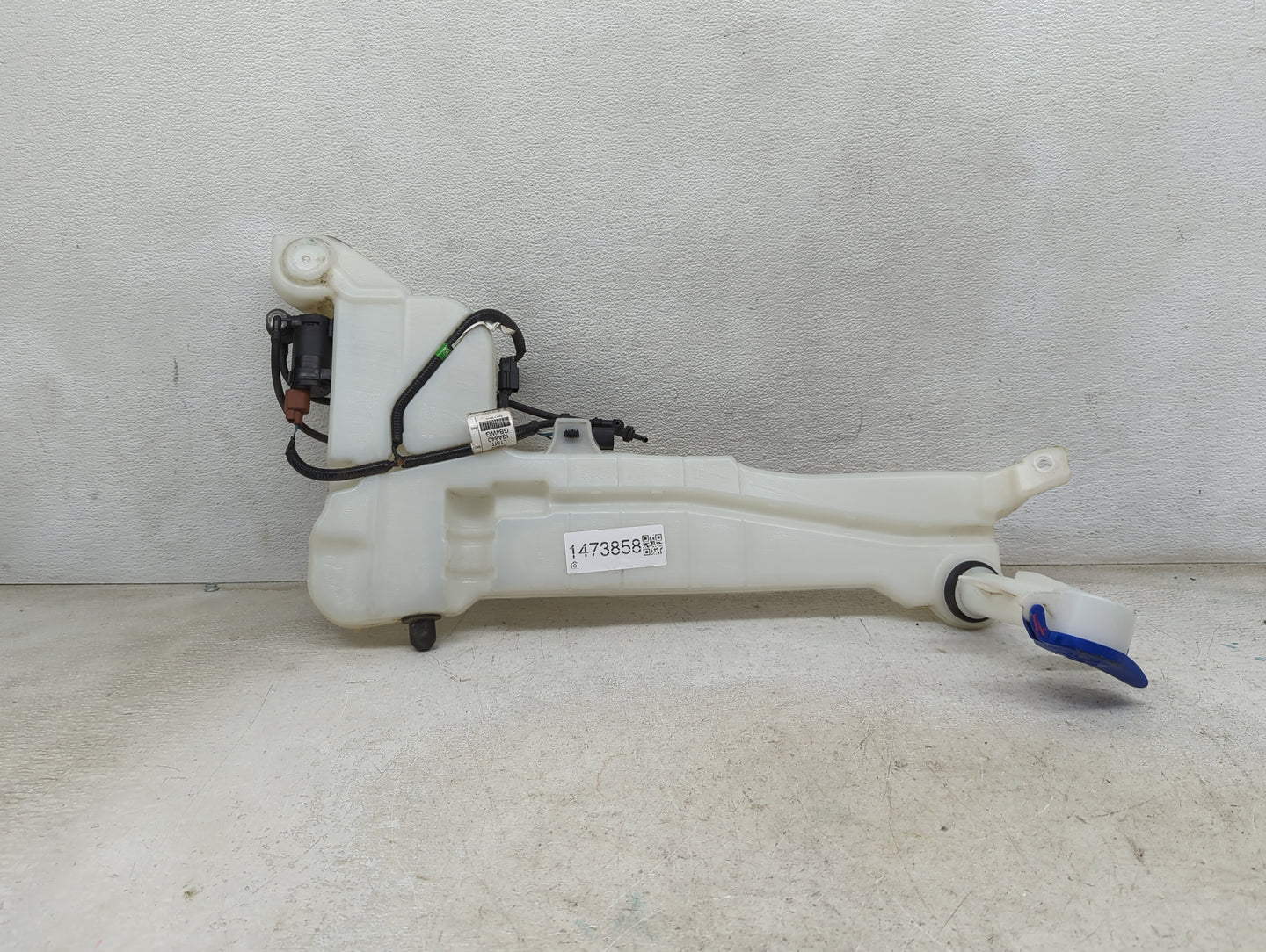 2020-2020 Ford Explorer Windshield Washer Fluid Reservoir Bottle Oem 1473858 - Oemusedautoparts1.com