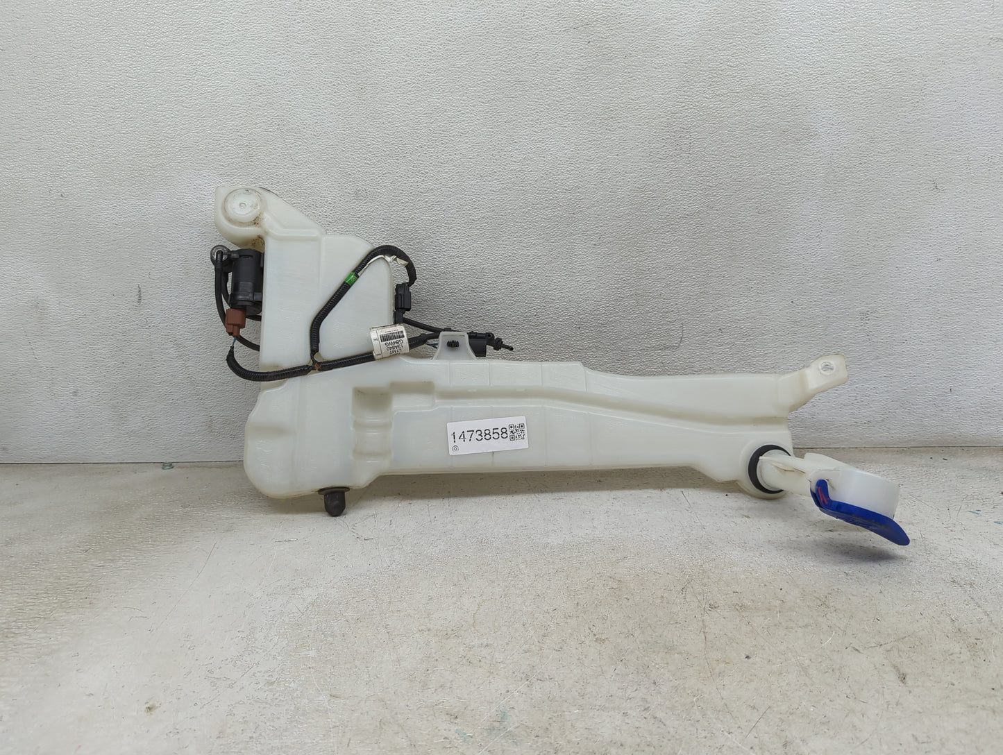 2020-2020 Ford Explorer Windshield Washer Fluid Reservoir Bottle Oem 1473858 - Oemusedautoparts1.com