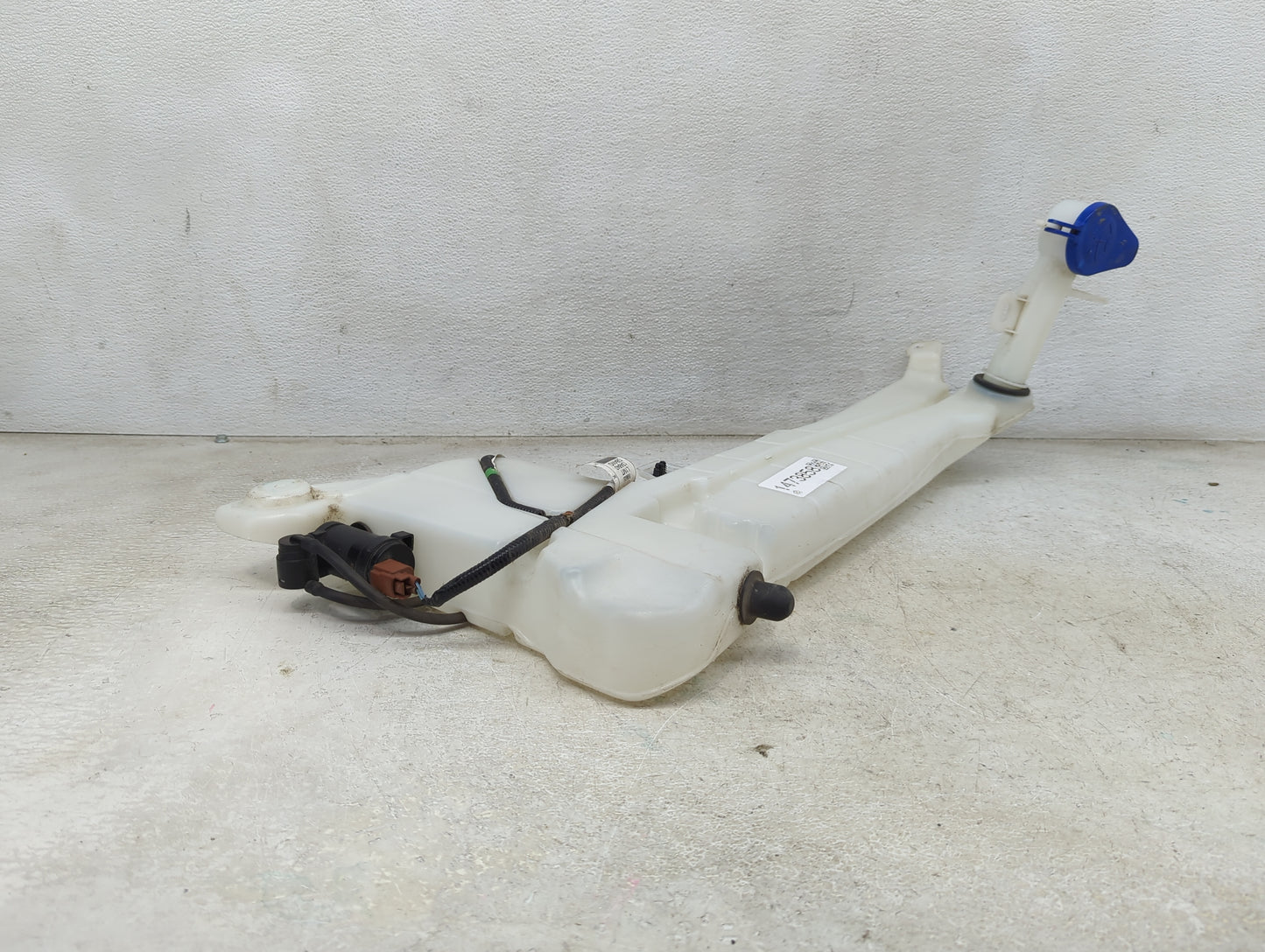 2020-2020 Ford Explorer Windshield Washer Fluid Reservoir Bottle Oem 1473858 - Oemusedautoparts1.com