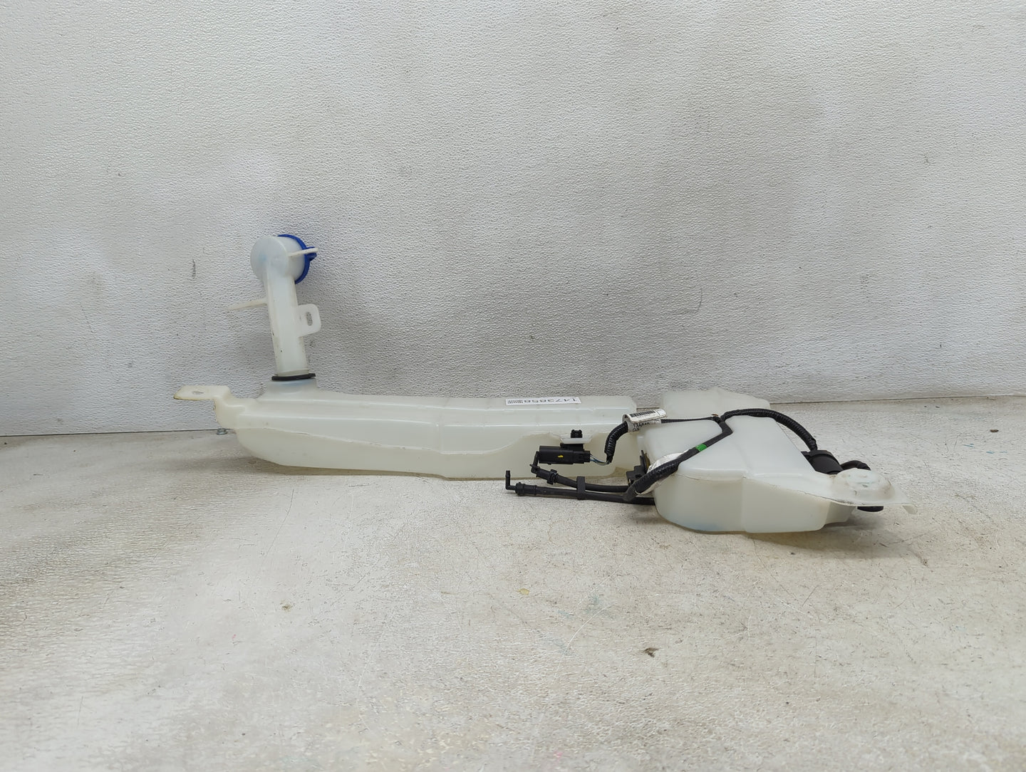2020-2020 Ford Explorer Windshield Washer Fluid Reservoir Bottle Oem 1473858 - Oemusedautoparts1.com