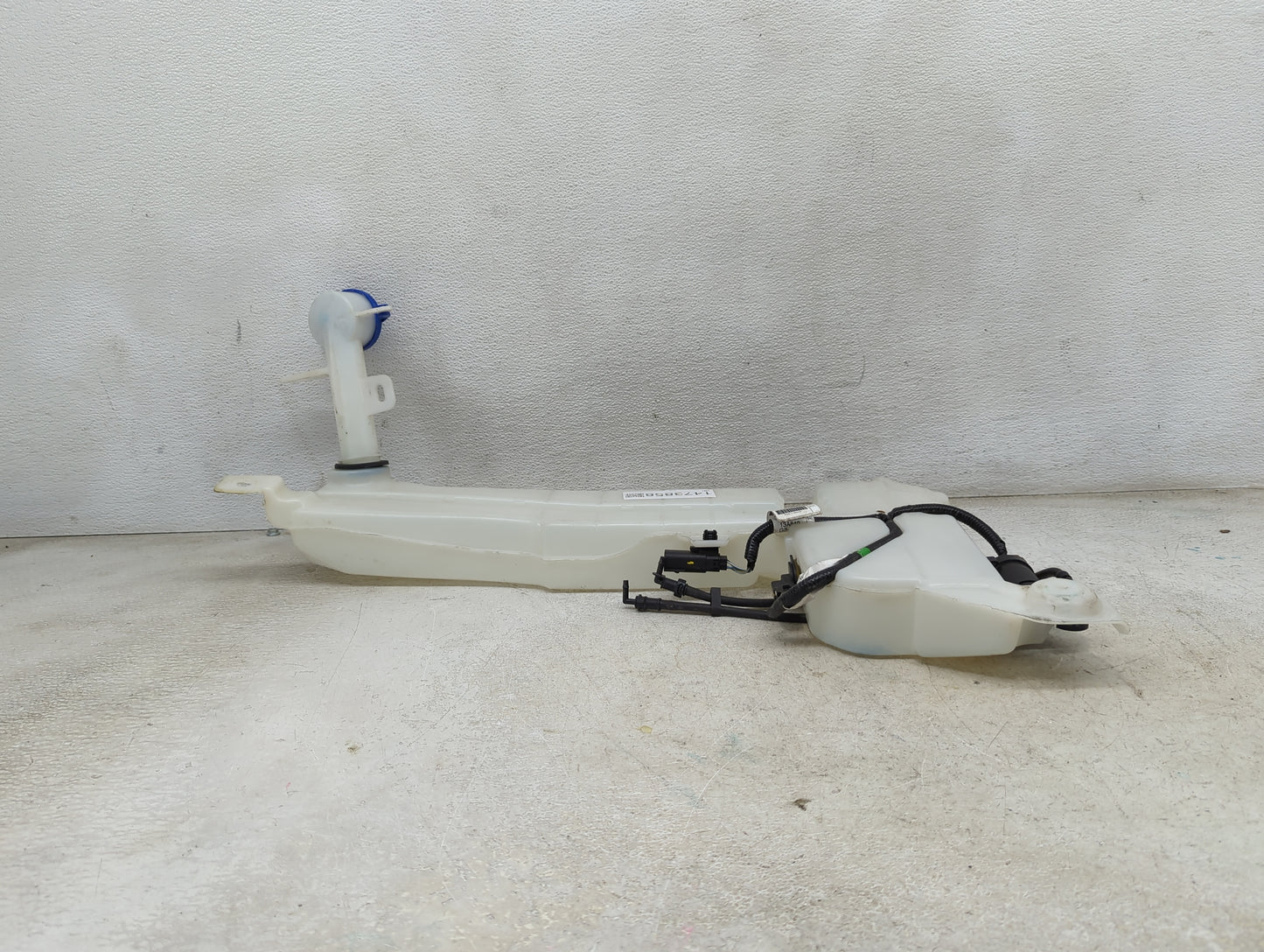 2020-2020 Ford Explorer Windshield Washer Fluid Reservoir Bottle Oem 1473858 - Oemusedautoparts1.com