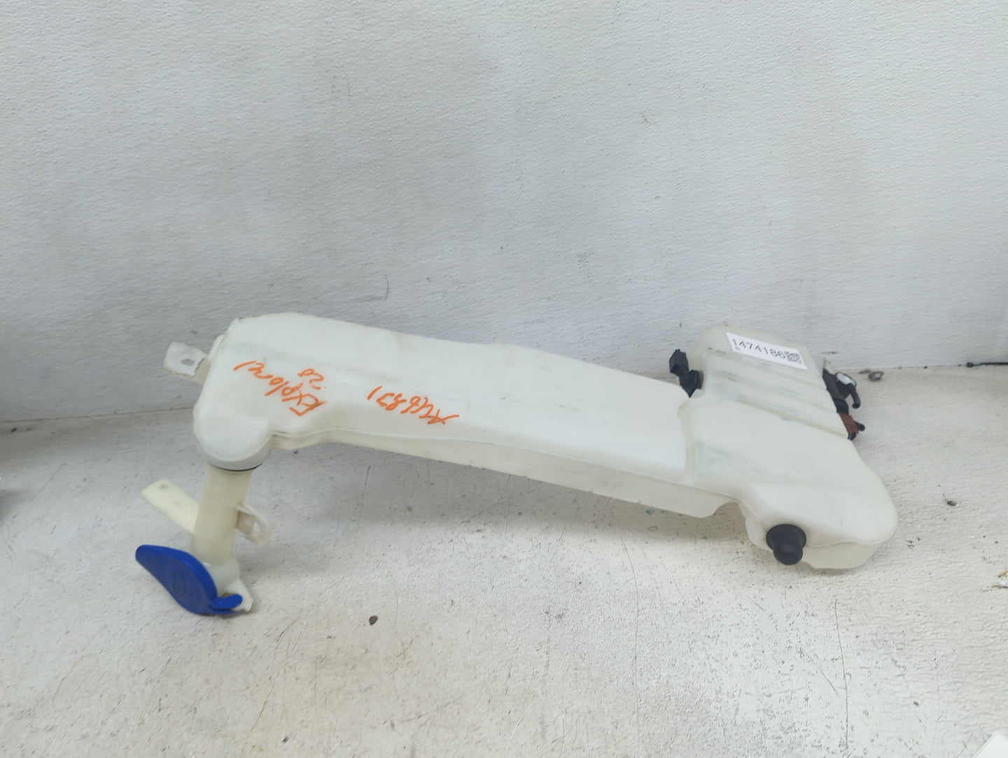 2020-2020 Ford Explorer Windshield Washer Fluid Reservoir Bottle Oem 1474186 - Oemusedautoparts1.com