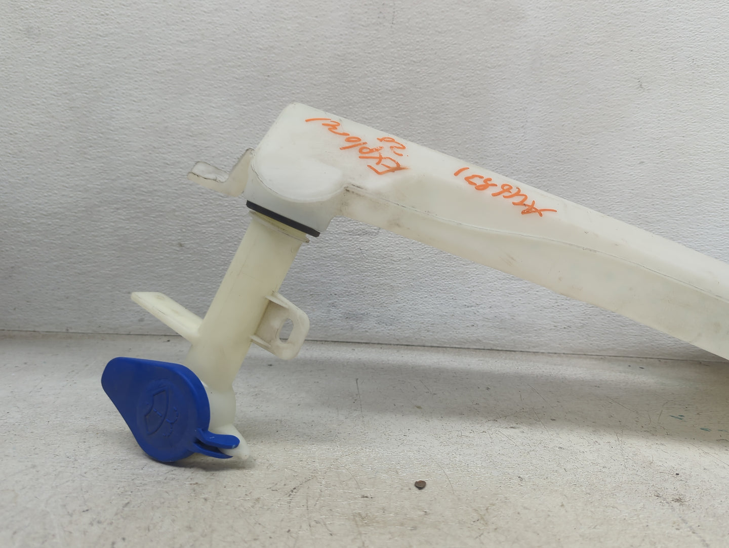 2020-2020 Ford Explorer Windshield Washer Fluid Reservoir Bottle Oem 1474186 - Oemusedautoparts1.com