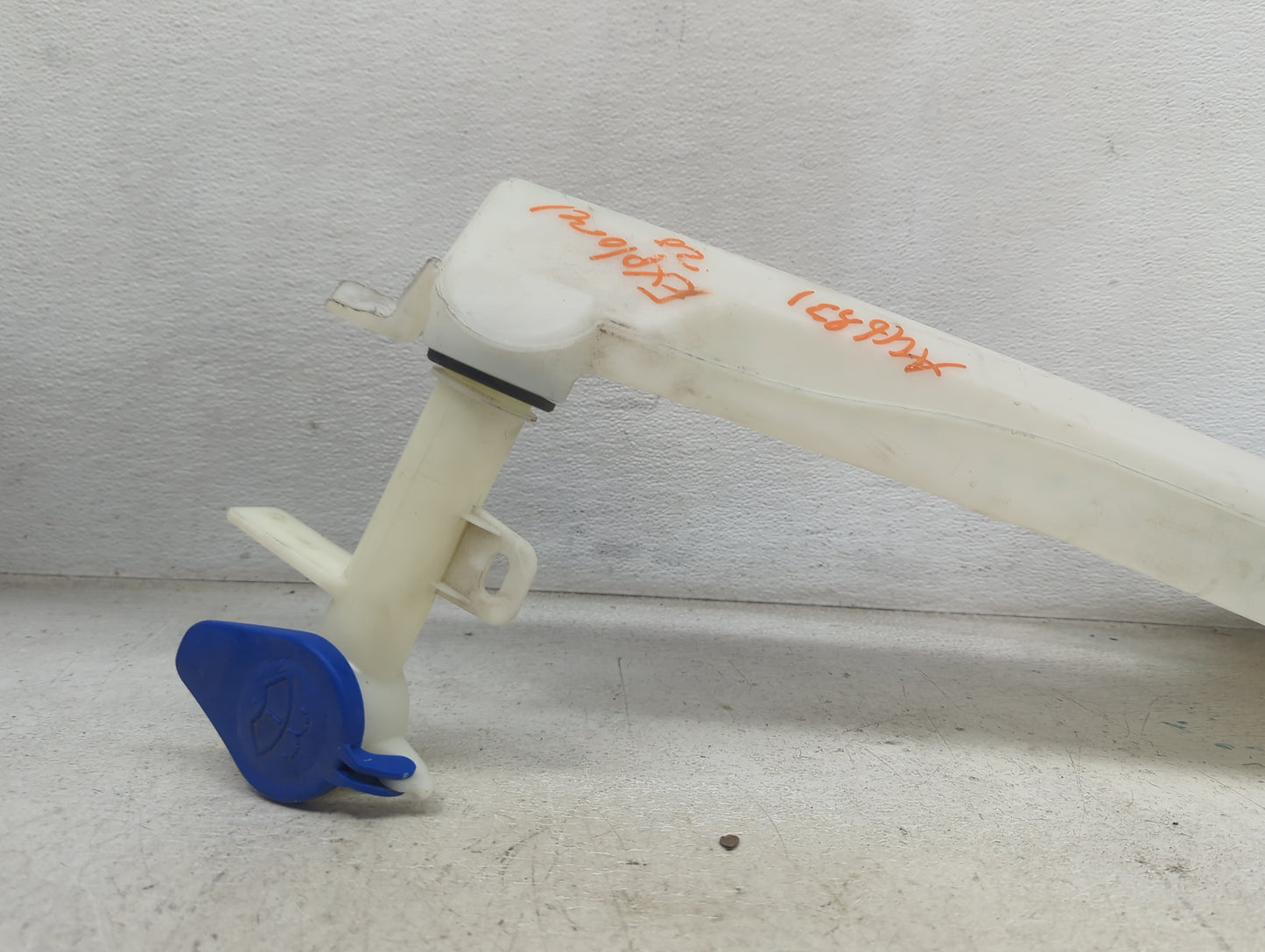 2020-2020 Ford Explorer Windshield Washer Fluid Reservoir Bottle Oem 1474186 - Oemusedautoparts1.com