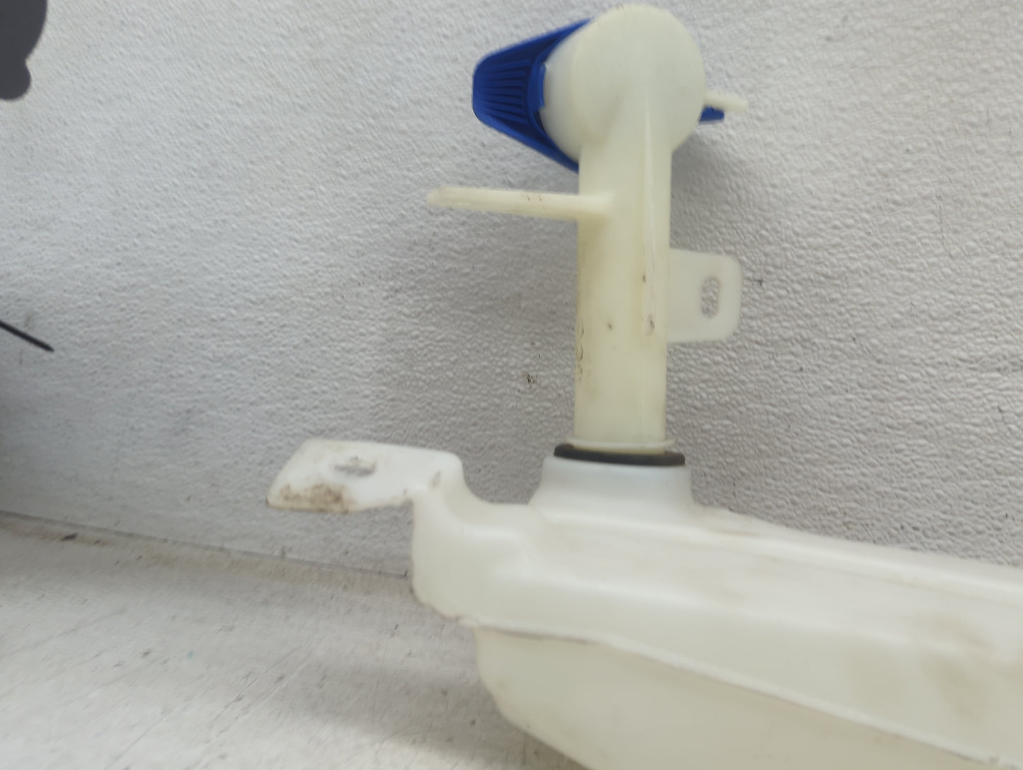 2020-2020 Ford Explorer Windshield Washer Fluid Reservoir Bottle Oem 1474186 - Oemusedautoparts1.com