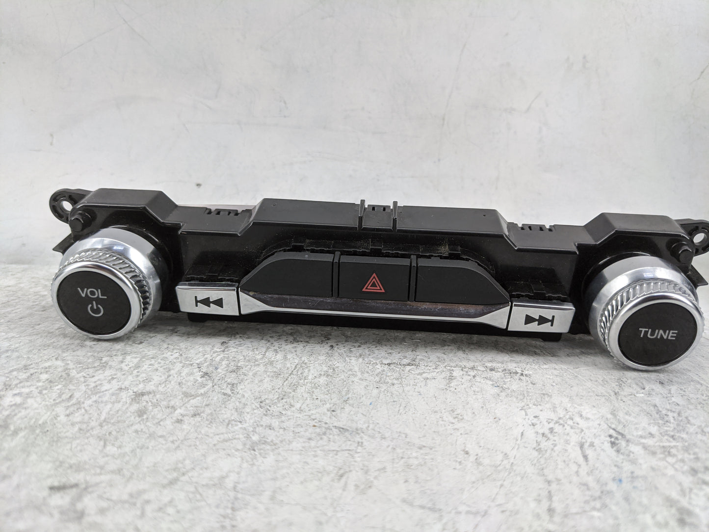 2020-2020 Ford Explorer Radio Control Panel 1478330 - Oemusedautoparts1.com