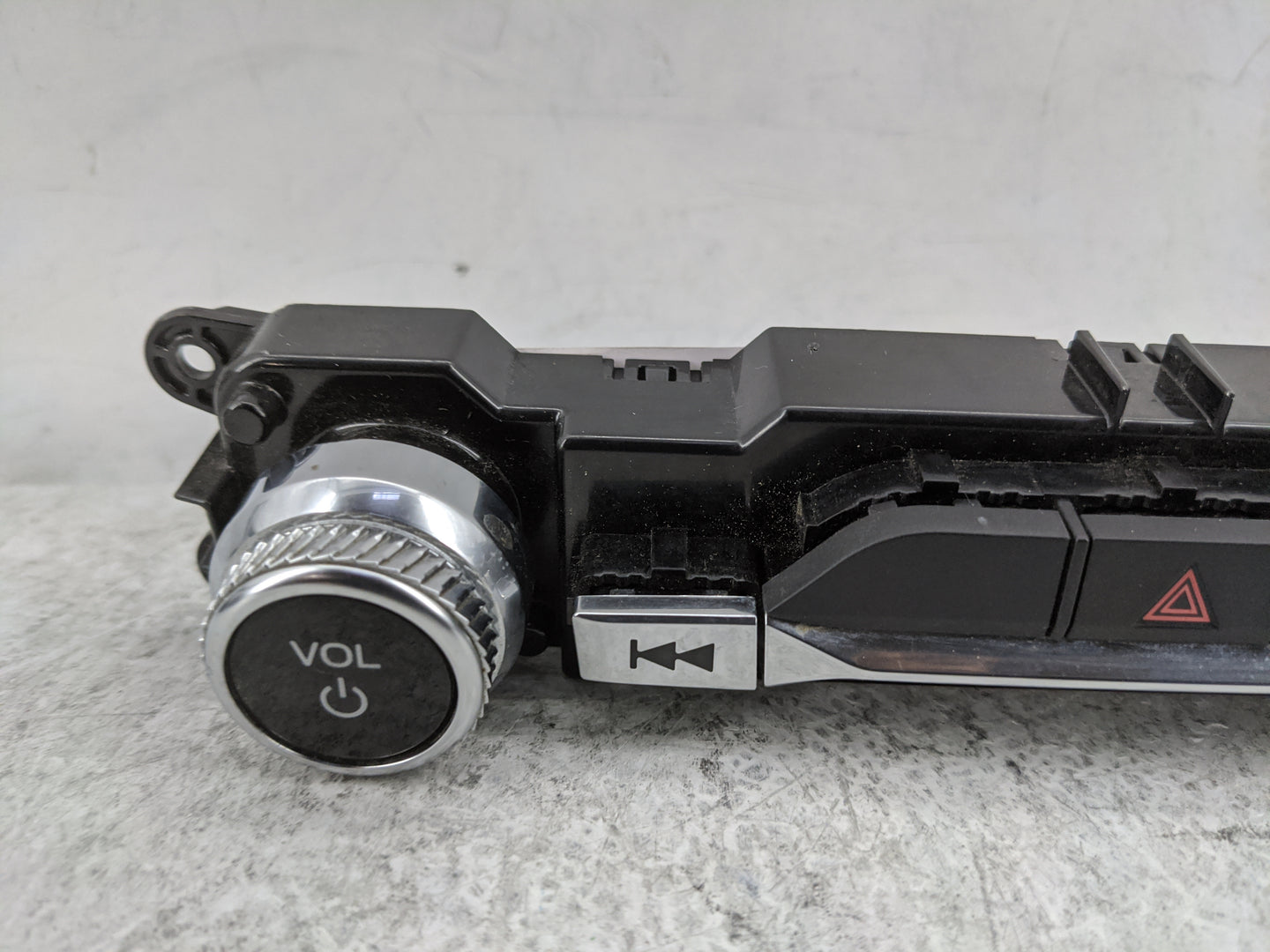 2020-2020 Ford Explorer Radio Control Panel 1478330 - Oemusedautoparts1.com