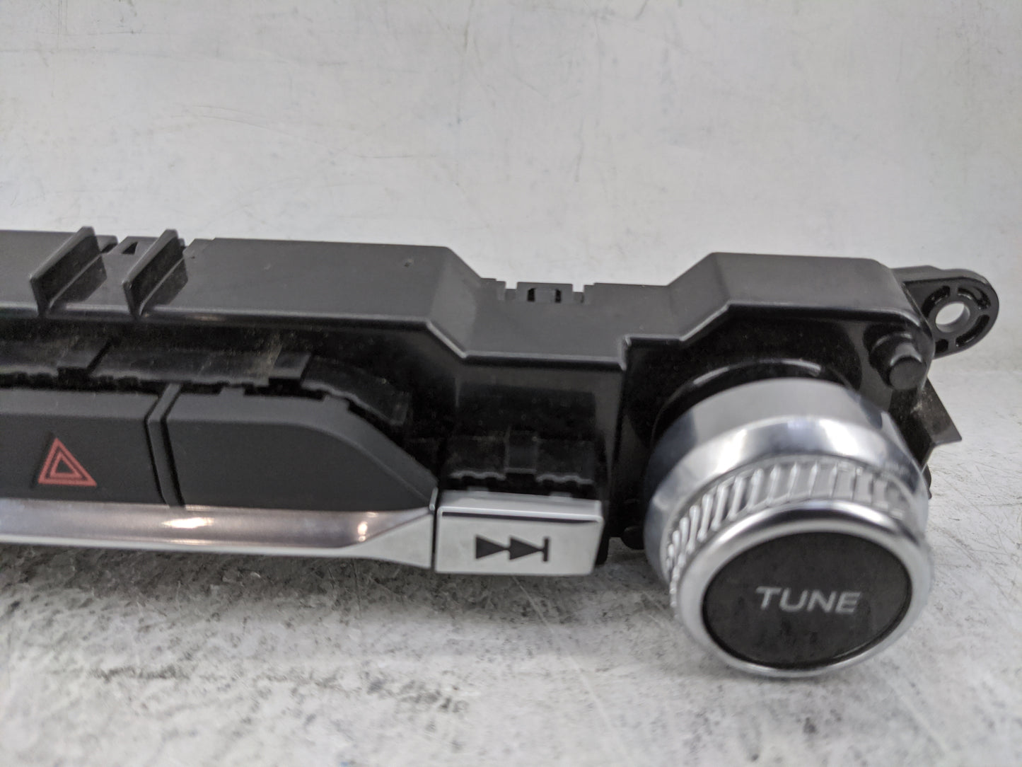 2020-2020 Ford Explorer Radio Control Panel 1478330 - Oemusedautoparts1.com