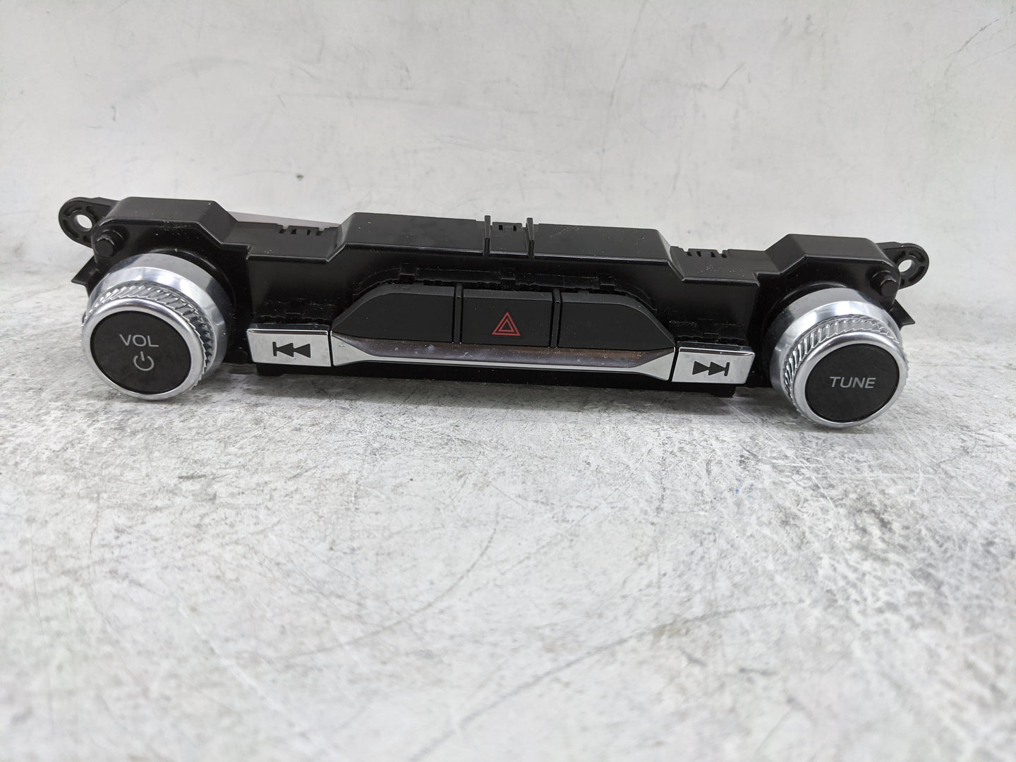 2020-2020 Ford Explorer Radio Control Panel 1478338 - Oemusedautoparts1.com