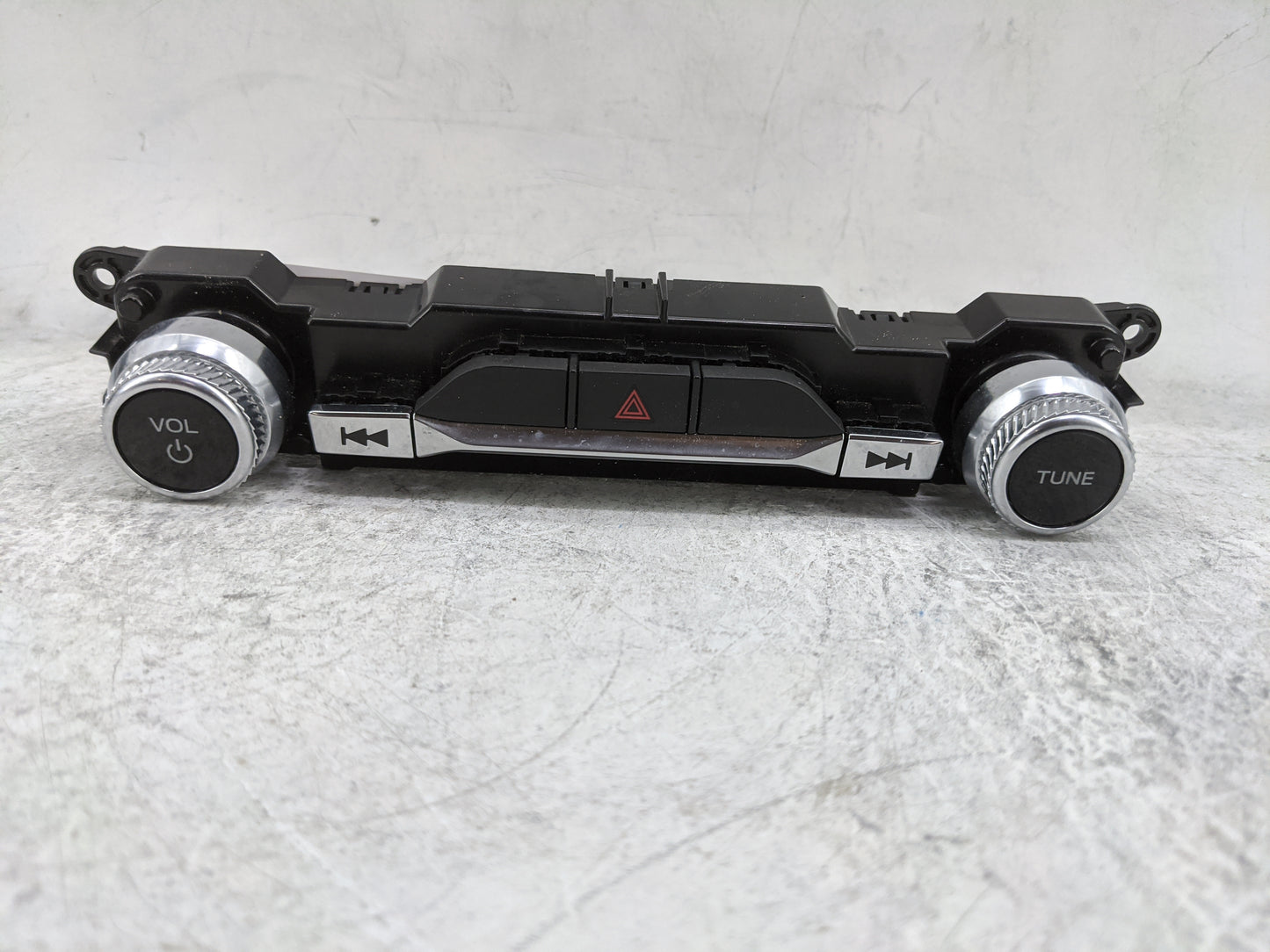 2020-2020 Ford Explorer Radio Control Panel 1478338 - Oemusedautoparts1.com
