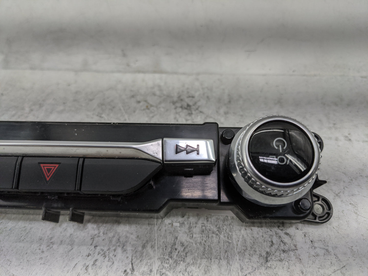 2020-2020 Ford Explorer Radio Control Panel 1478338 - Oemusedautoparts1.com
