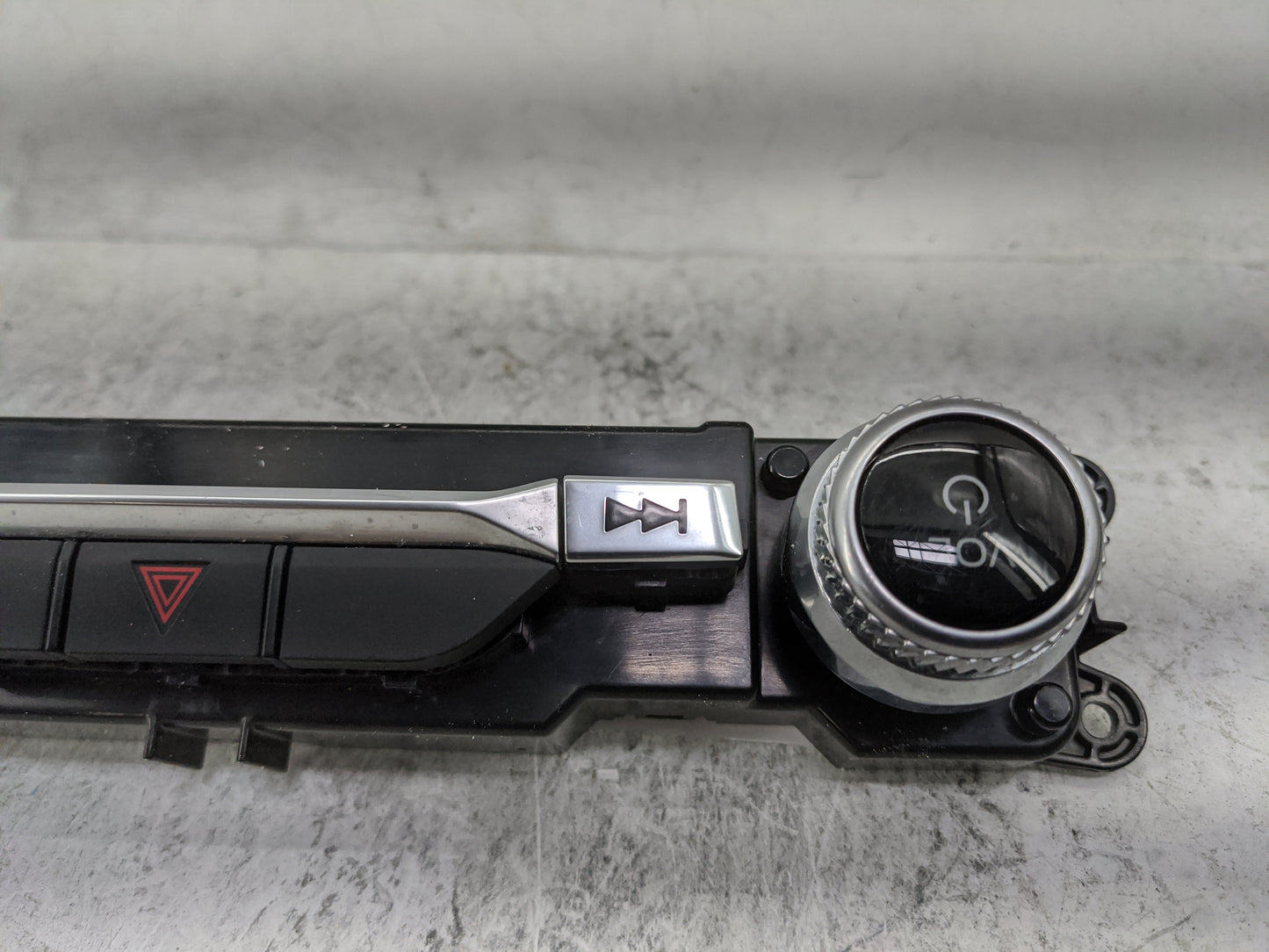 2020-2020 Ford Explorer Radio Control Panel 1478338 - Oemusedautoparts1.com