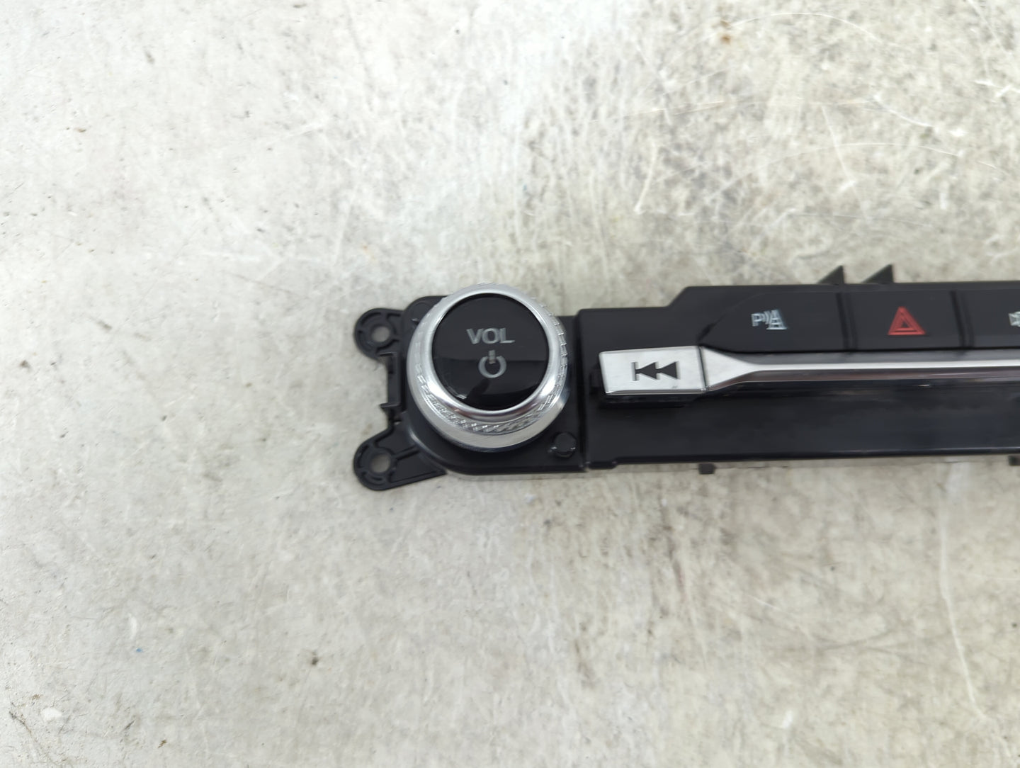 2020-2020 Ford Explorer Radio Control Panel 1489507 - Oemusedautoparts1.com