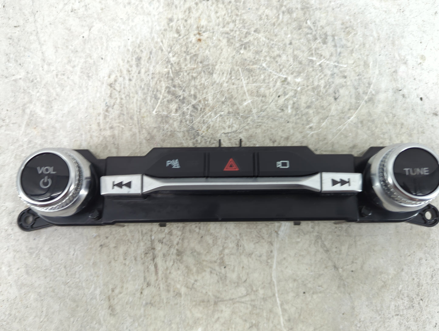 2020-2020 Ford Explorer Radio Control Panel 1489507 - Oemusedautoparts1.com