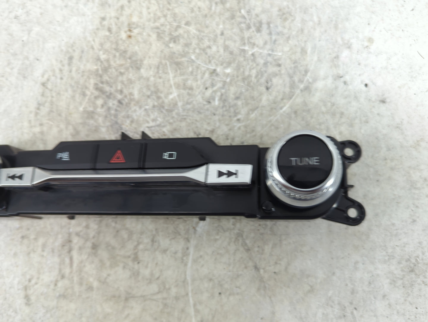 2020-2020 Ford Explorer Radio Control Panel 1489507 - Oemusedautoparts1.com
