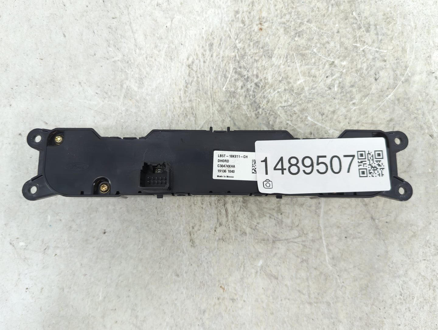 2020-2020 Ford Explorer Radio Control Panel 1489507 - Oemusedautoparts1.com