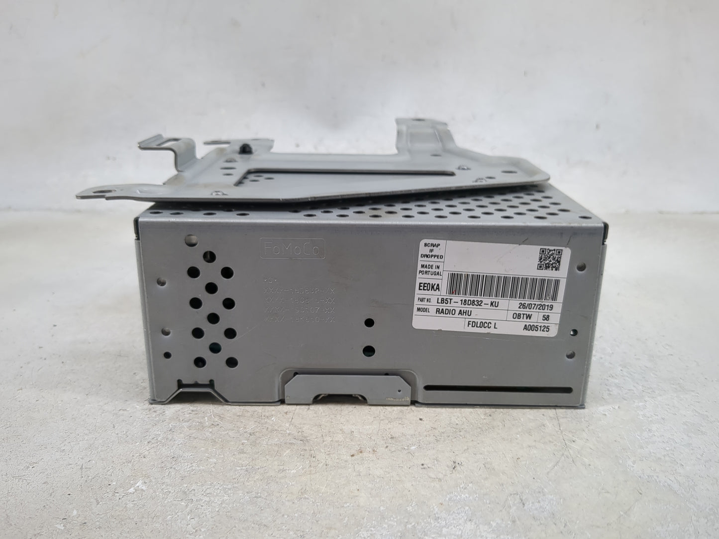 2020-2022 Ford Explorer Radio AM FM Cd Player Receiver Replacement P/N:LB5T-18D832-KU Fits Fits 2020 2021 2022 OEM Used Auto