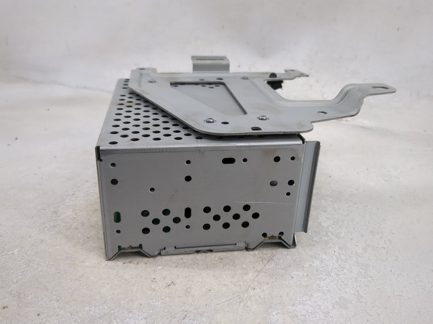 2020-2022 Ford Explorer Radio AM FM Cd Player Receiver Replacement P/N:LB5T-18D832-KU Fits Fits 2020 2021 2022 OEM Used Auto