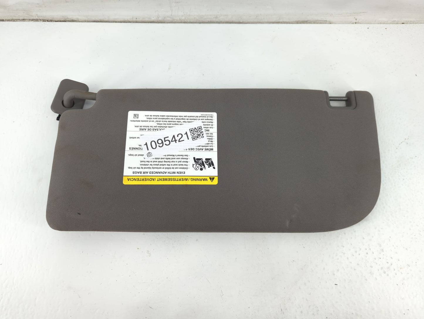 2018-2020 Ford F-150 Sun Visor Shade Replacement Passenger Right Mirror Fits Fits 2018 2019 2020 OEM Used Auto Parts - Oemus