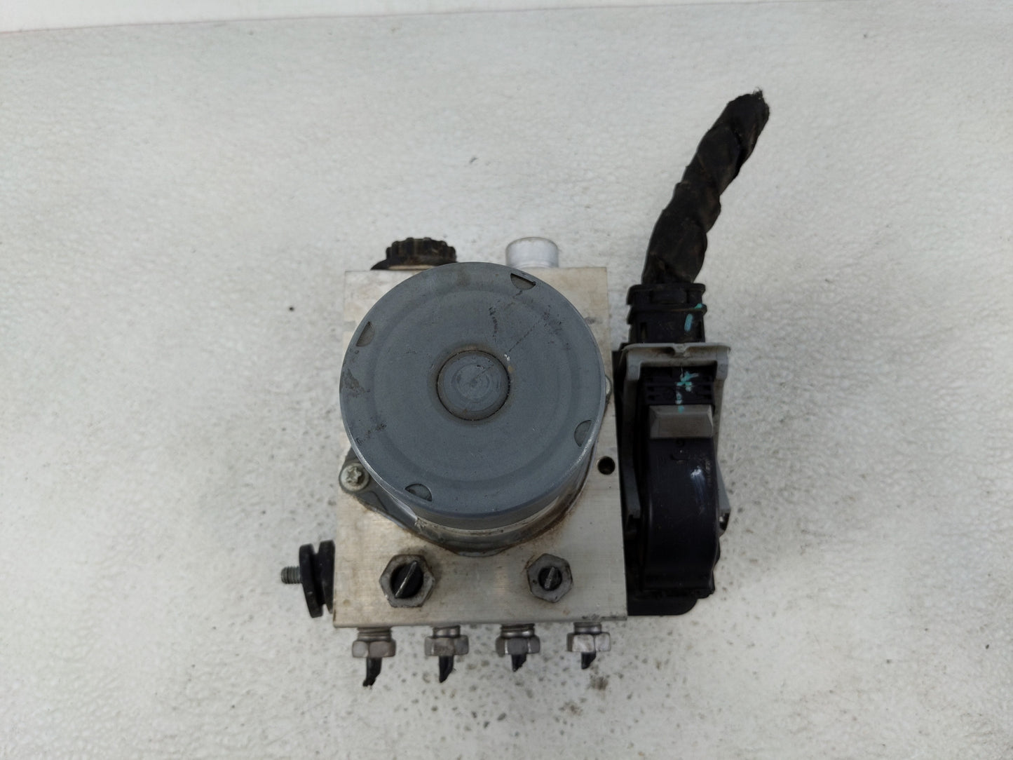 2019-2020 Ford F-150 ABS Pump Control Module Replacement P/N:KL34-2B373-AE Fits Fits 2019 2020 OEM Used Auto Parts - Oemused