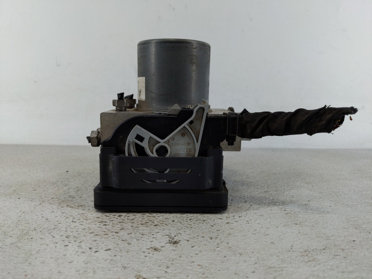 2019-2020 Ford F-150 ABS Pump Control Module Replacement P/N:KL34-2B373-AE Fits Fits 2019 2020 OEM Used Auto Parts - Oemused