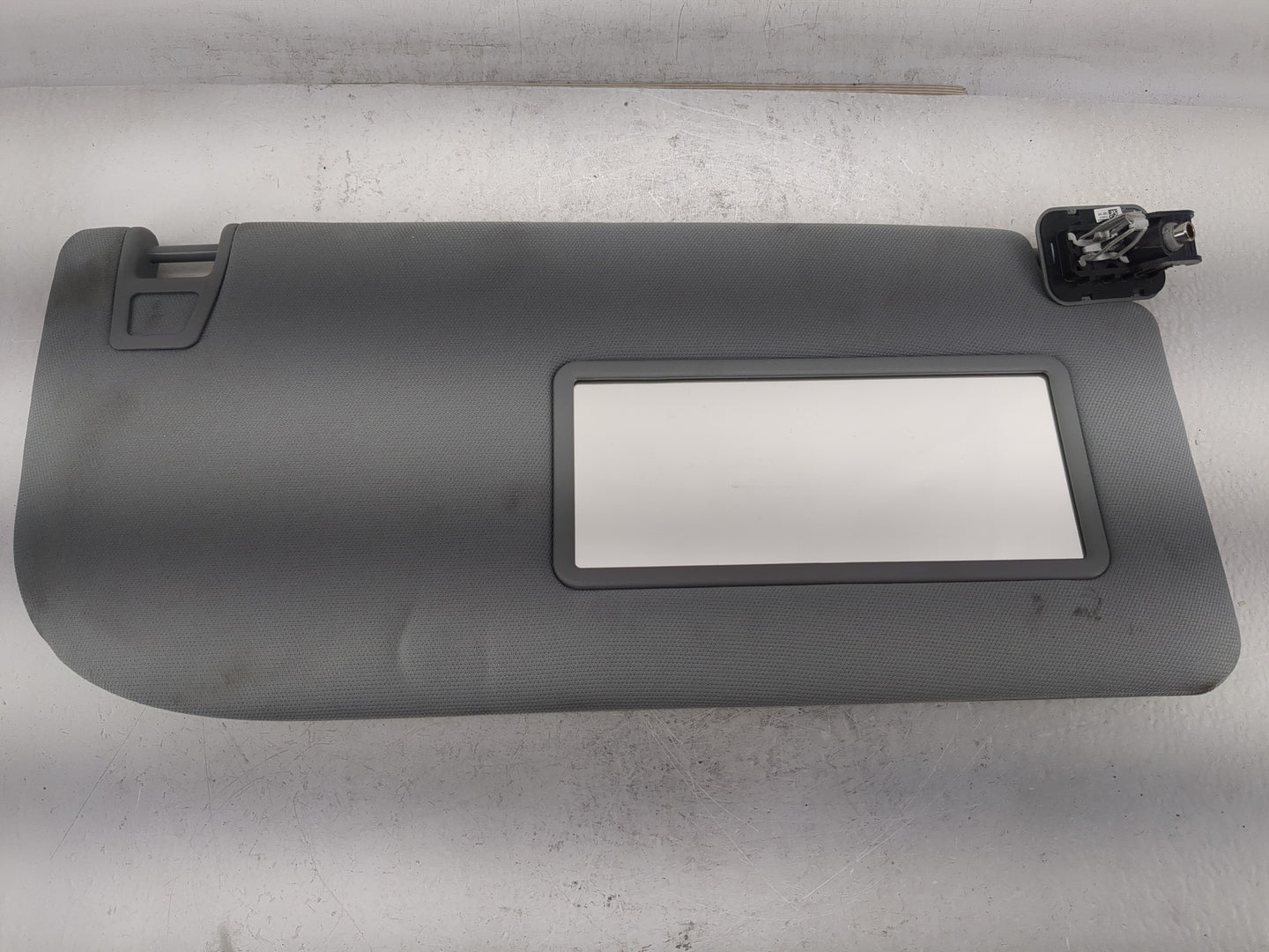2018-2020 Ford F-150 Sun Visor Shade Replacement Passenger Right Mirror Fits Fits 2018 2019 2020 OEM Used Auto Parts - Oemus
