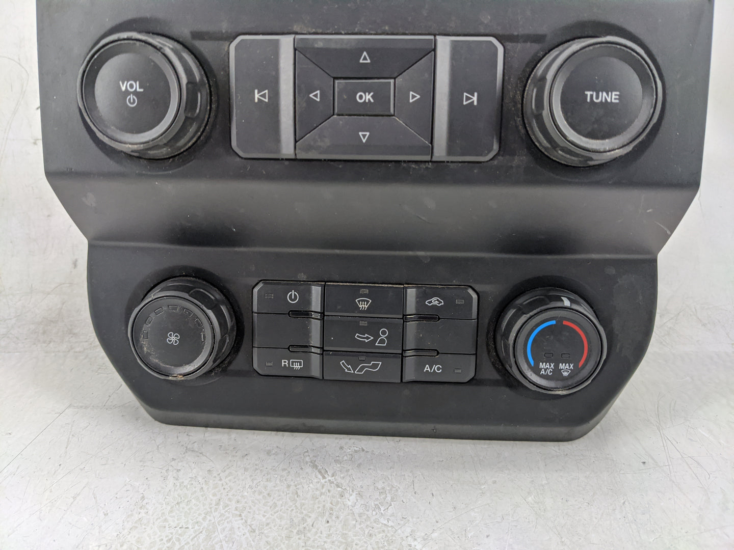 2020 Ford F-150 Climate Control Module Temperature AC/Heater Replacement P/N:KL3T-18E243-ACE Fits OEM Used Auto Parts - Oemu