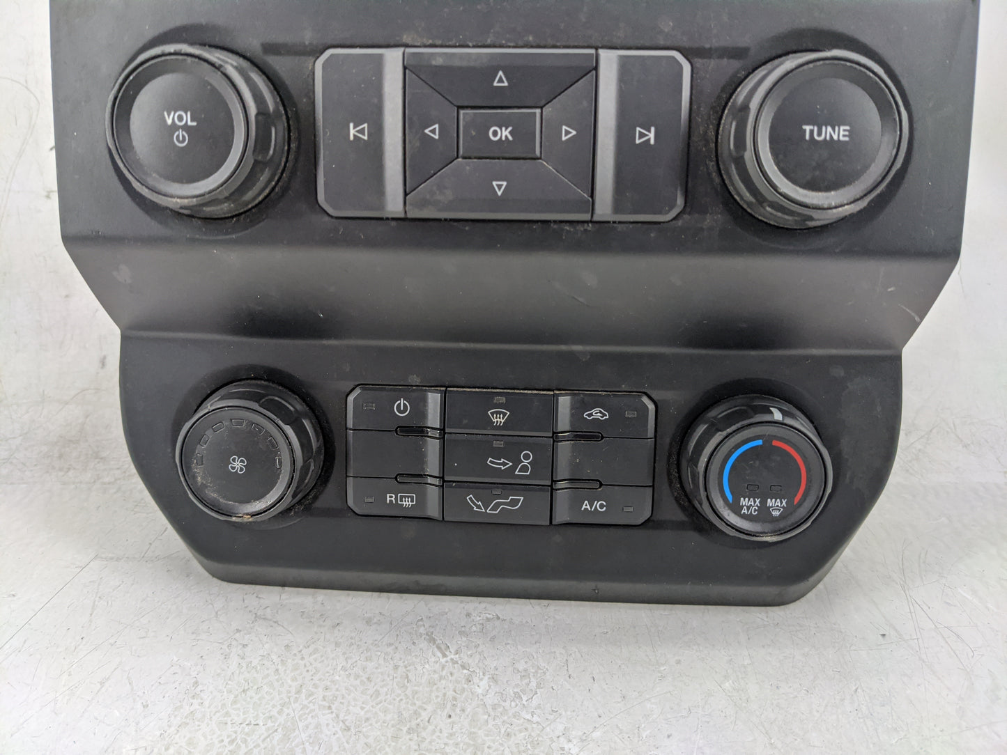 2020 Ford F-150 Climate Control Module Temperature AC/Heater Replacement P/N:KL3T-18E243-ACE Fits OEM Used Auto Parts - Oemu