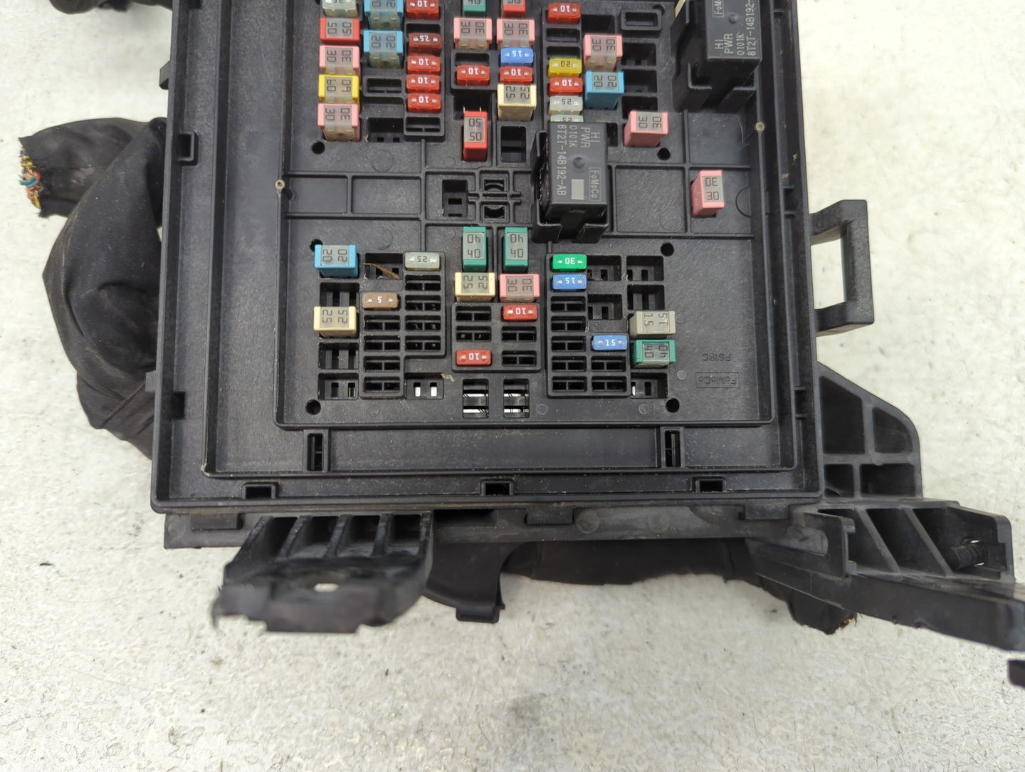 2018-2020 Ford F-150 Fusebox Fuse Box Panel Relay Module P/N:JU5T-14A003-EA Fits Fits 2018 2019 2020 OEM Used Auto Parts - O