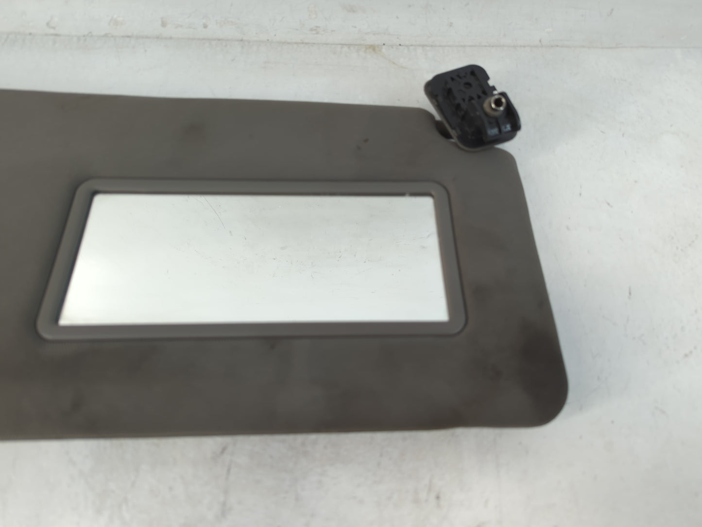 2018-2020 Ford F-150 Sun Visor Shade Replacement Passenger Right Mirror Fits Fits 2018 2019 2020 OEM Used Auto Parts - Oemus