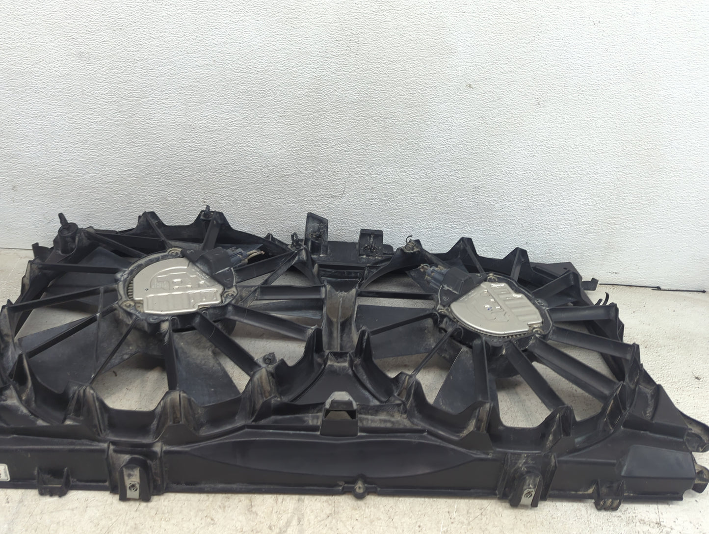 2020 Ford F150 Pickup Electric Radiator Cooling Fan Motor Assembly P/N:3137234119 Fits Fits 2017 2018 2019 2021 OEM Used Aut